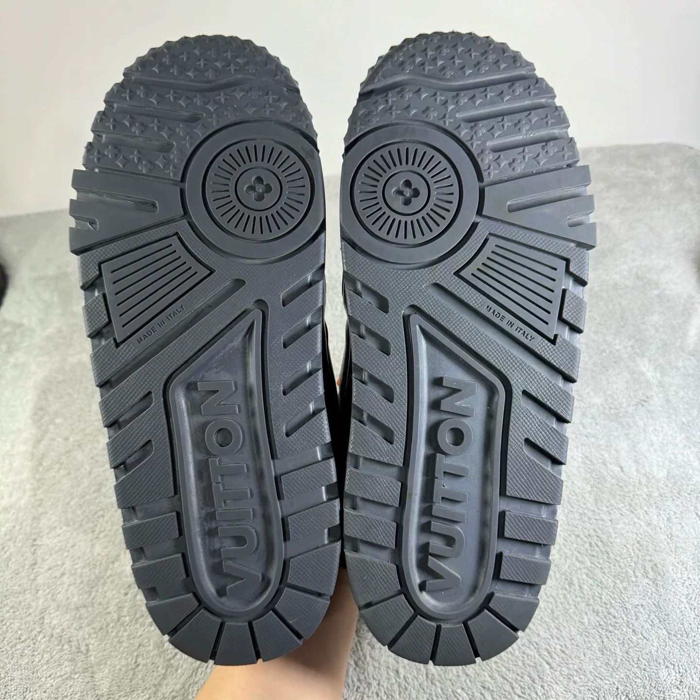Louis Vuitton Louis Vuitton Training Gray Lowtop Sneakers 44 Men Size US 10.5 / EU 43-44 - 4 Thumbnail