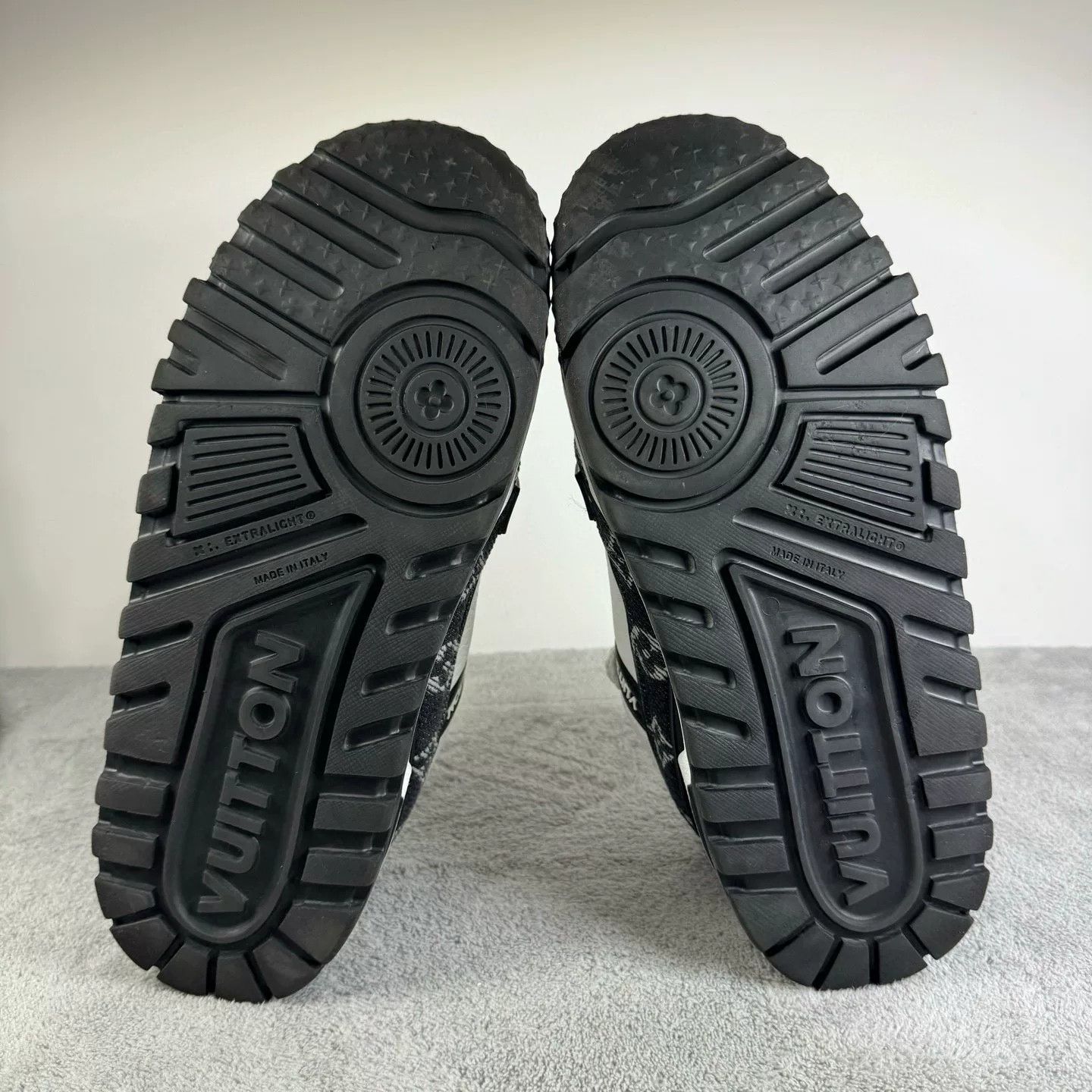 Louis Vuitton Louis Vuitton Training Black Lowtop Sneakers 44 Men Size US 10.5 / EU 43-44 - 4 Thumbnail
