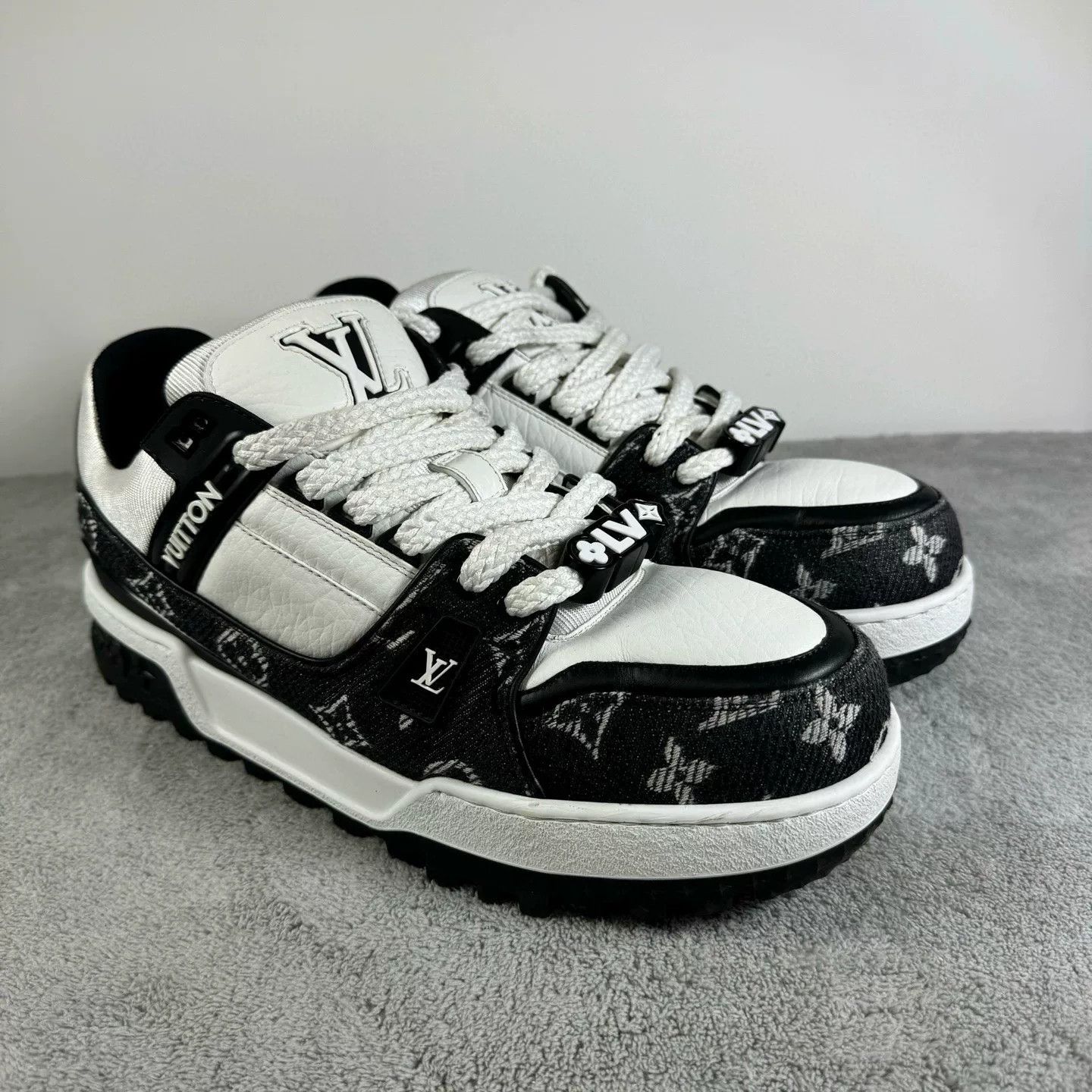 Louis Vuitton Louis Vuitton Training Black Lowtop Sneakers 44 Men Size US 10.5 / EU 43-44 - 3 Thumbnail