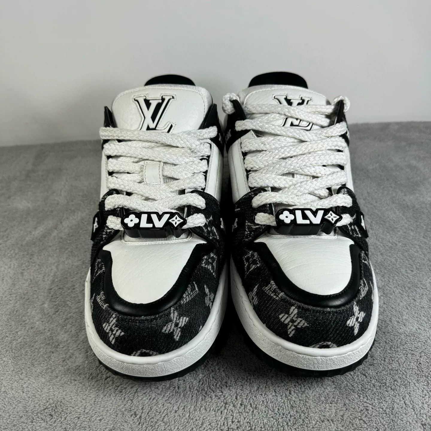 Louis Vuitton Louis Vuitton Training Black Lowtop Sneakers 44 Men Size US 10.5 / EU 43-44 - 2 Thumbnail