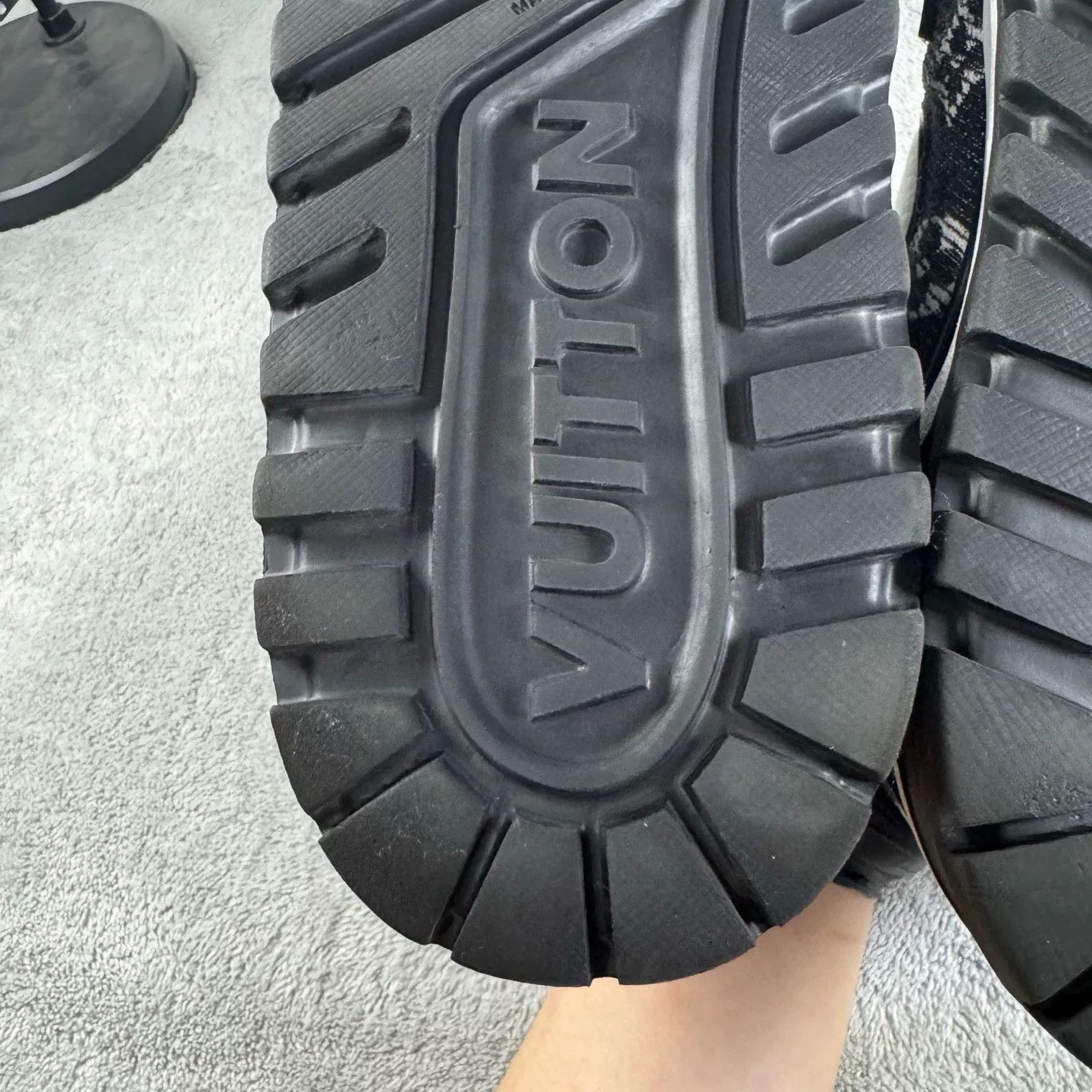 Louis Vuitton Louis Vuitton Training Black Lowtop Sneakers 44 Men Size US 10.5 / EU 43-44 - 5 Thumbnail