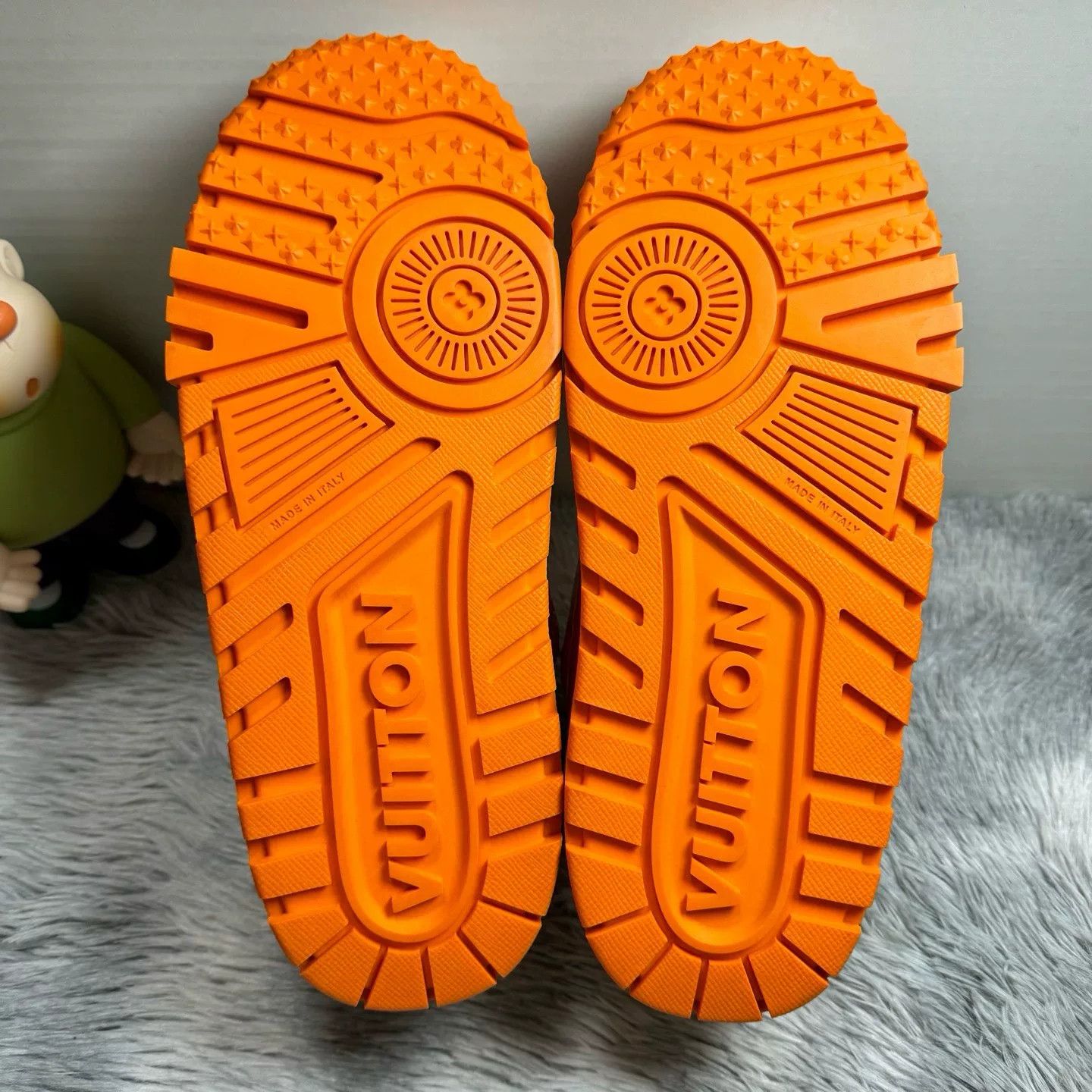 Louis Vuitton Louis Vuitton Training White Lowtop Sneakers 44 Men Size US 10.5 / EU 43-44 - 4 Thumbnail