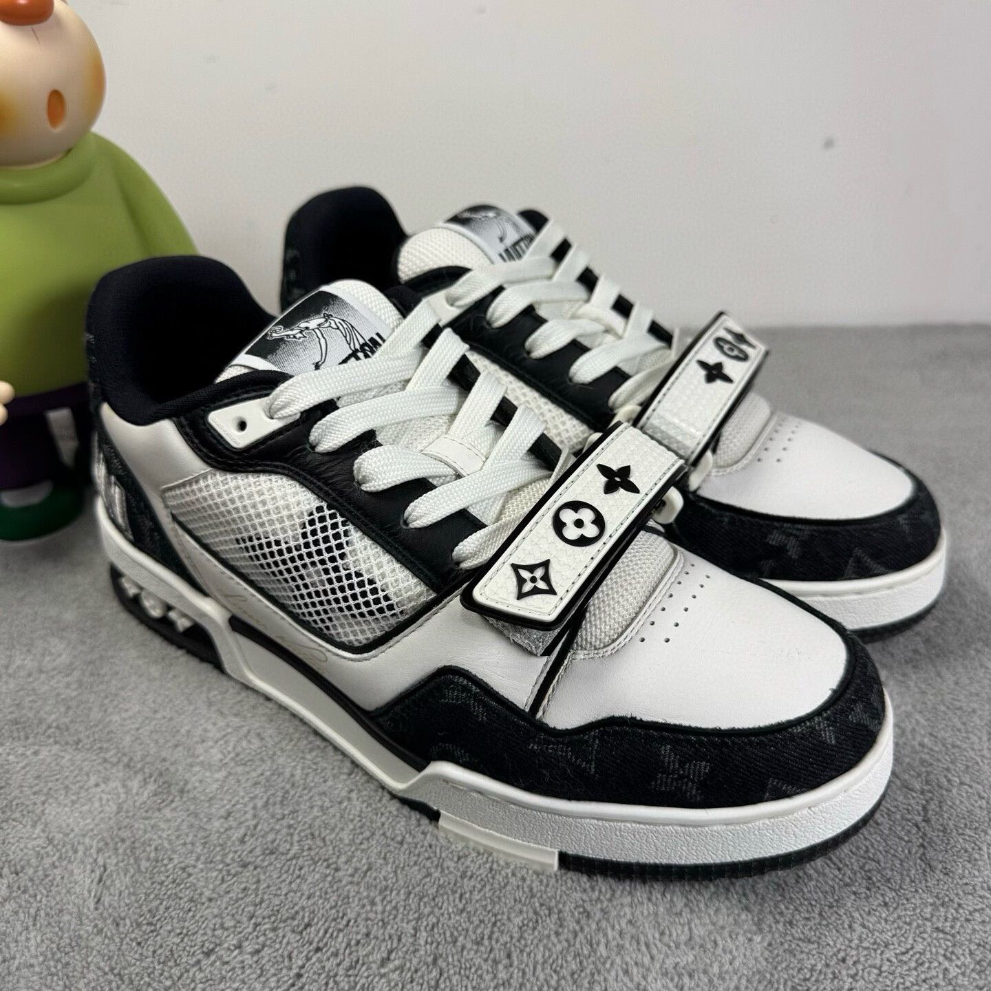 Louis Vuitton Louis Vuitton Training Black Lowtop Sneakers 39 Men Size US 6.5 / EU 39-40 - 3 Thumbnail