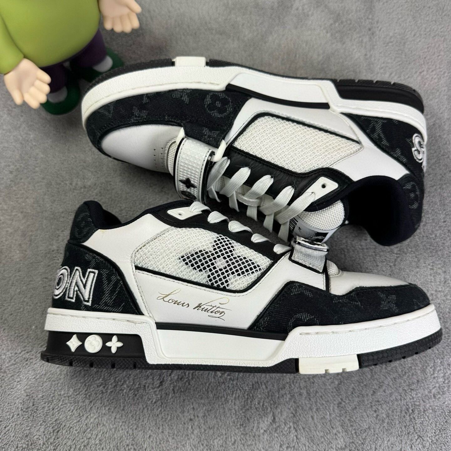Louis Vuitton Louis Vuitton Training Black Lowtop Sneakers 39 Men Size US 6.5 / EU 39-40 - 4 Thumbnail