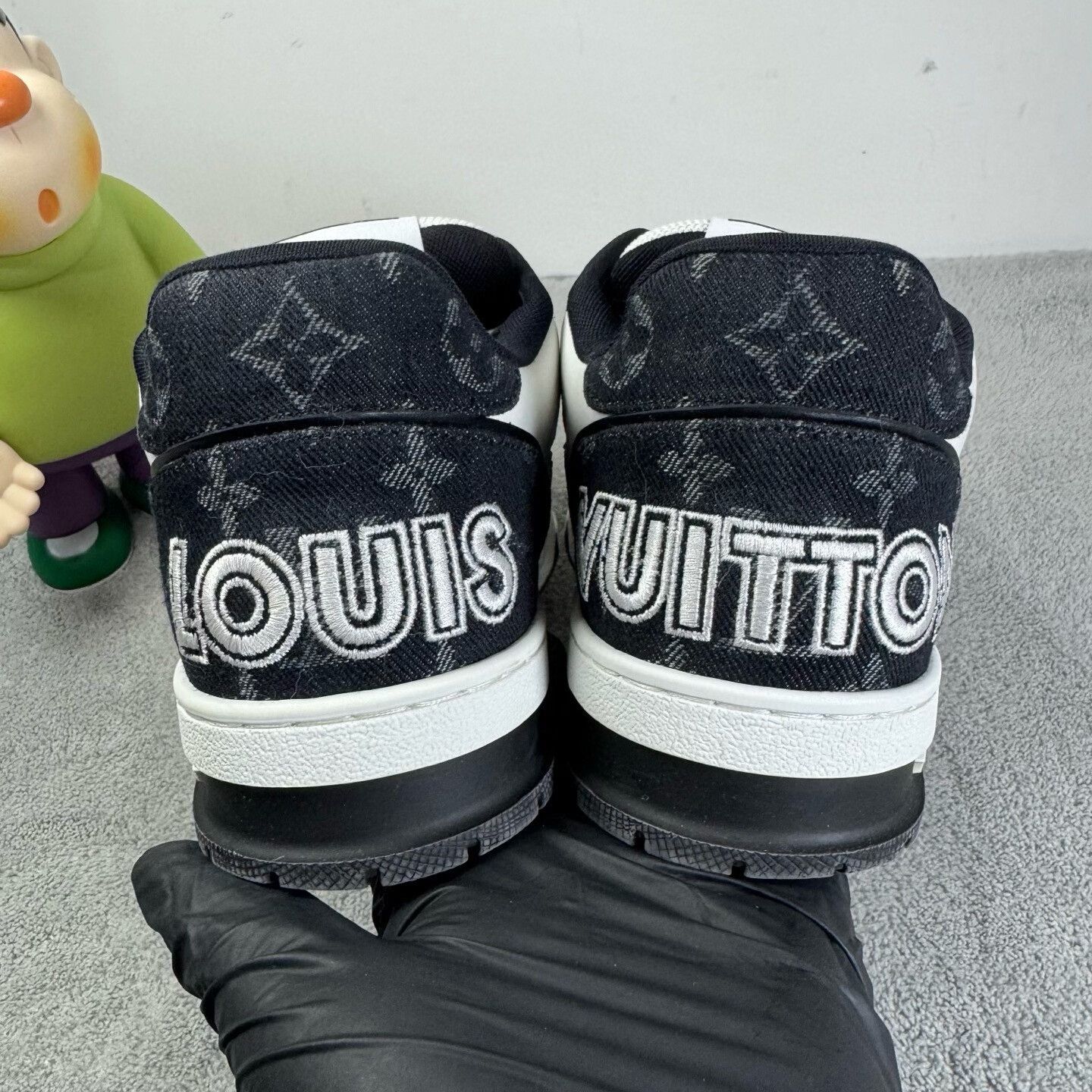 Louis Vuitton Louis Vuitton Training Black Lowtop Sneakers 39 Men Size US 6.5 / EU 39-40 - 7 Thumbnail