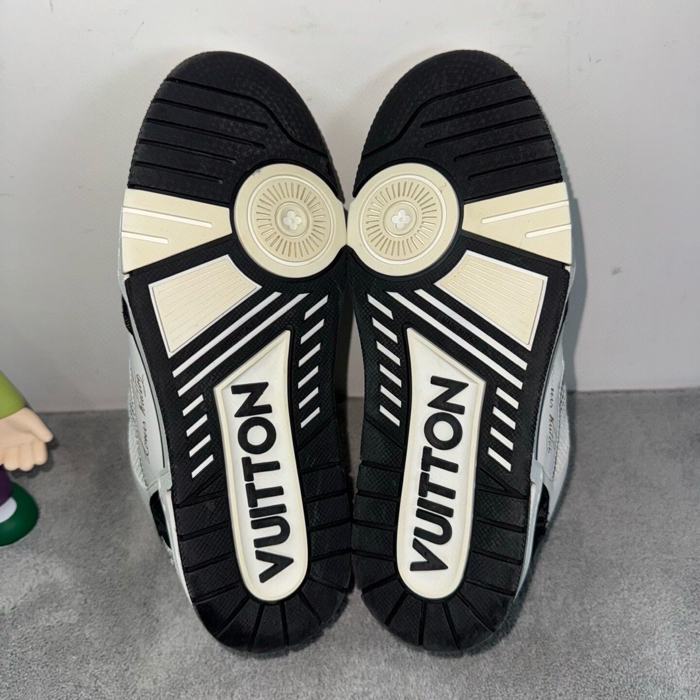 Louis Vuitton Louis Vuitton Training Black Lowtop Sneakers 39 Men Size US 6.5 / EU 39-40 - 5 Thumbnail