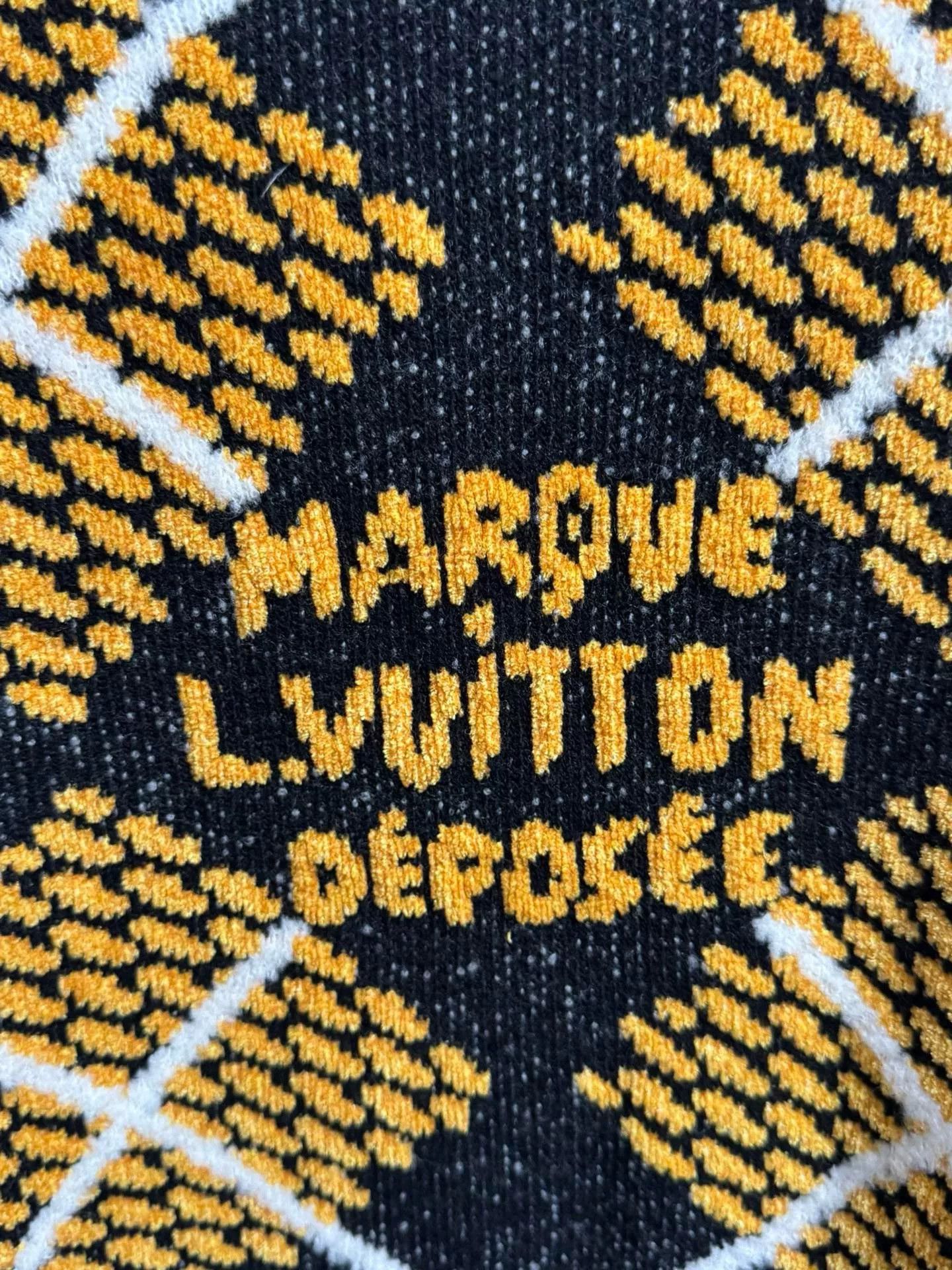Louis Vuitton Louis Vuitton Multi Sweater M Men Size US M / EU 48-50 / 2 - 3 Thumbnail