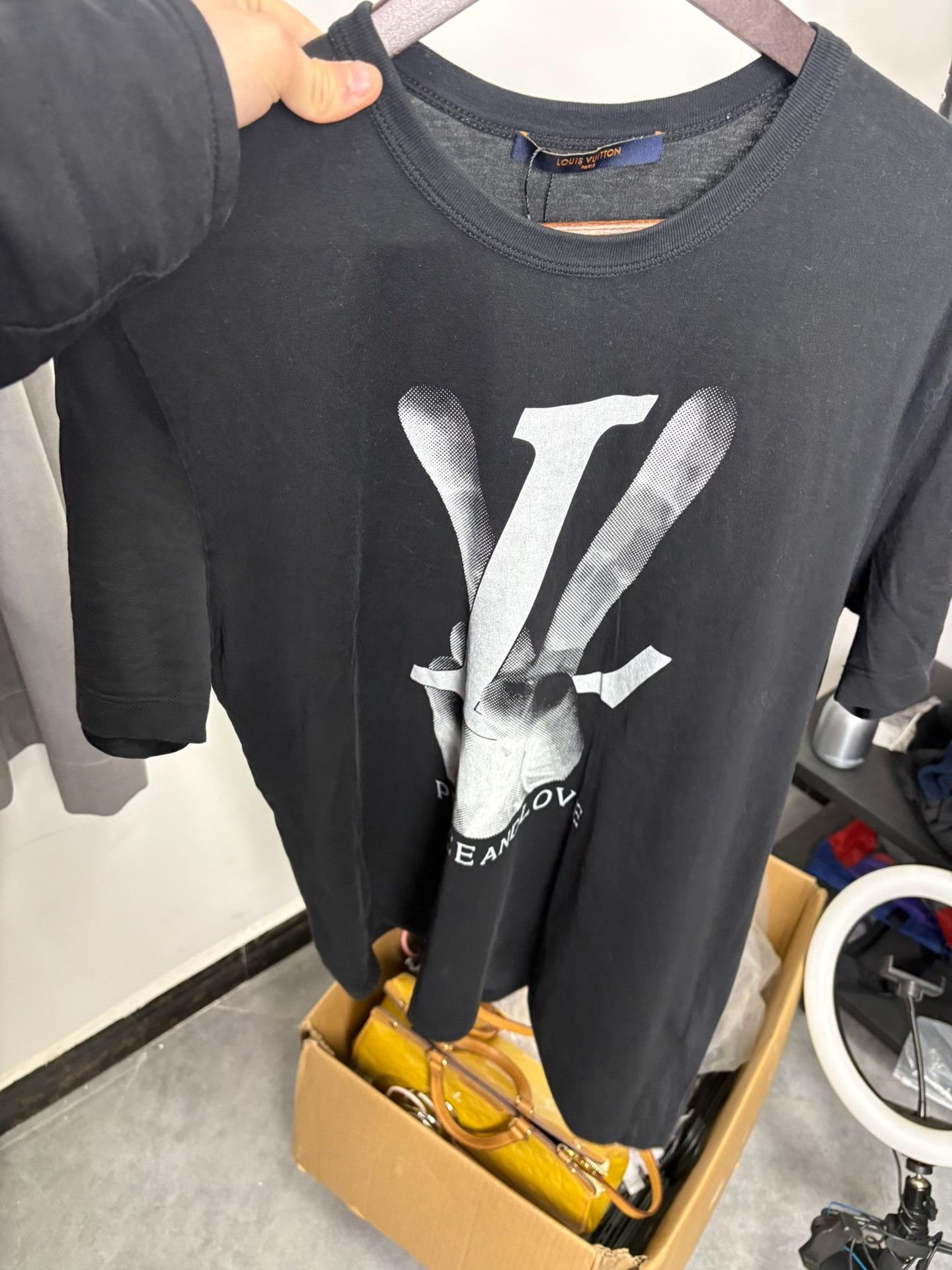 Louis Vuitton Louis Vuitton Black T-Shirt M Men Size US M / EU 48-50 / 2 - 6 Thumbnail