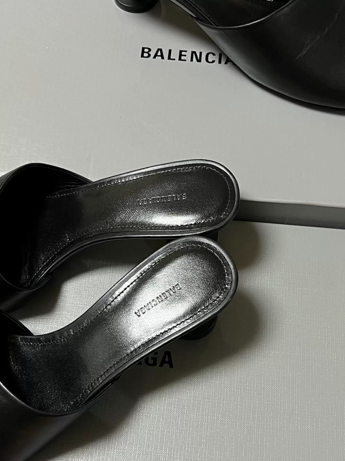 Balenciaga Balenciaga Women's Heeled Leather Mules Size US 5 / IT 35 - 6 Thumbnail