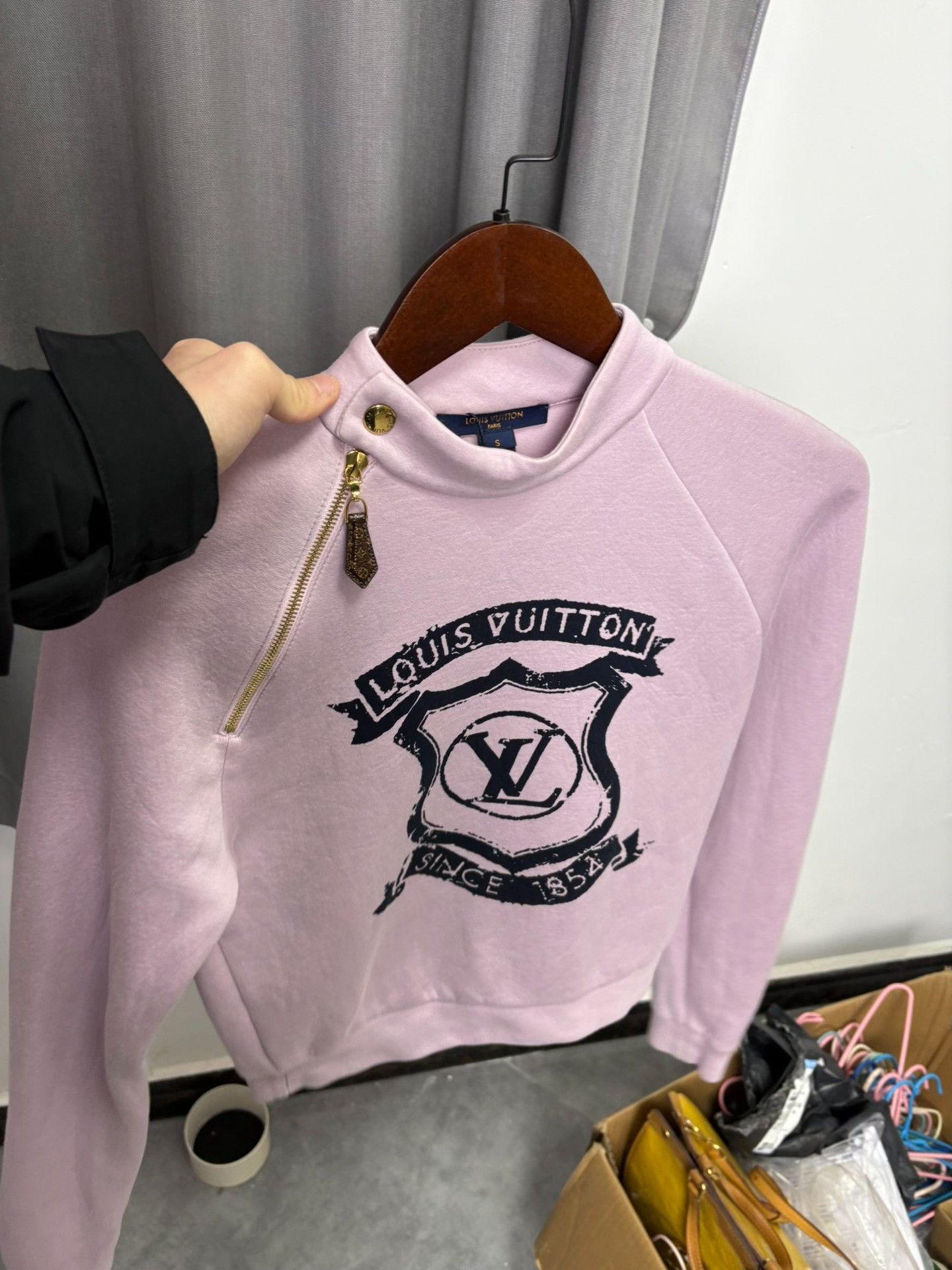 Louis Vuitton Louis Vuitton Pink Hoodie S Women Size S / US 4 / IT 40 - 6 Thumbnail