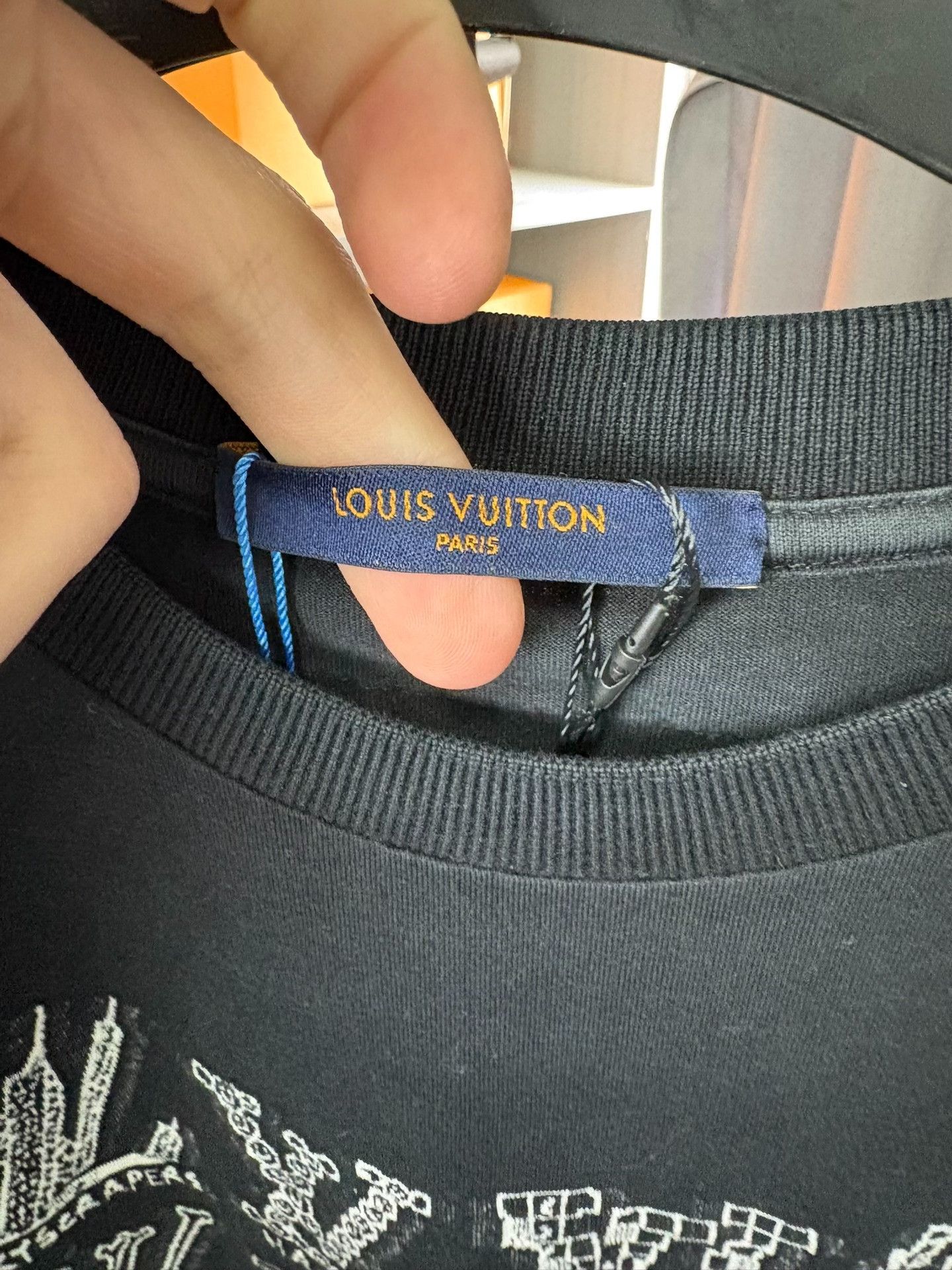 Louis Vuitton Louis Vuitton Retro Black T-Shirt L Men Size US L / EU 52-54 / 3 - 2 Thumbnail