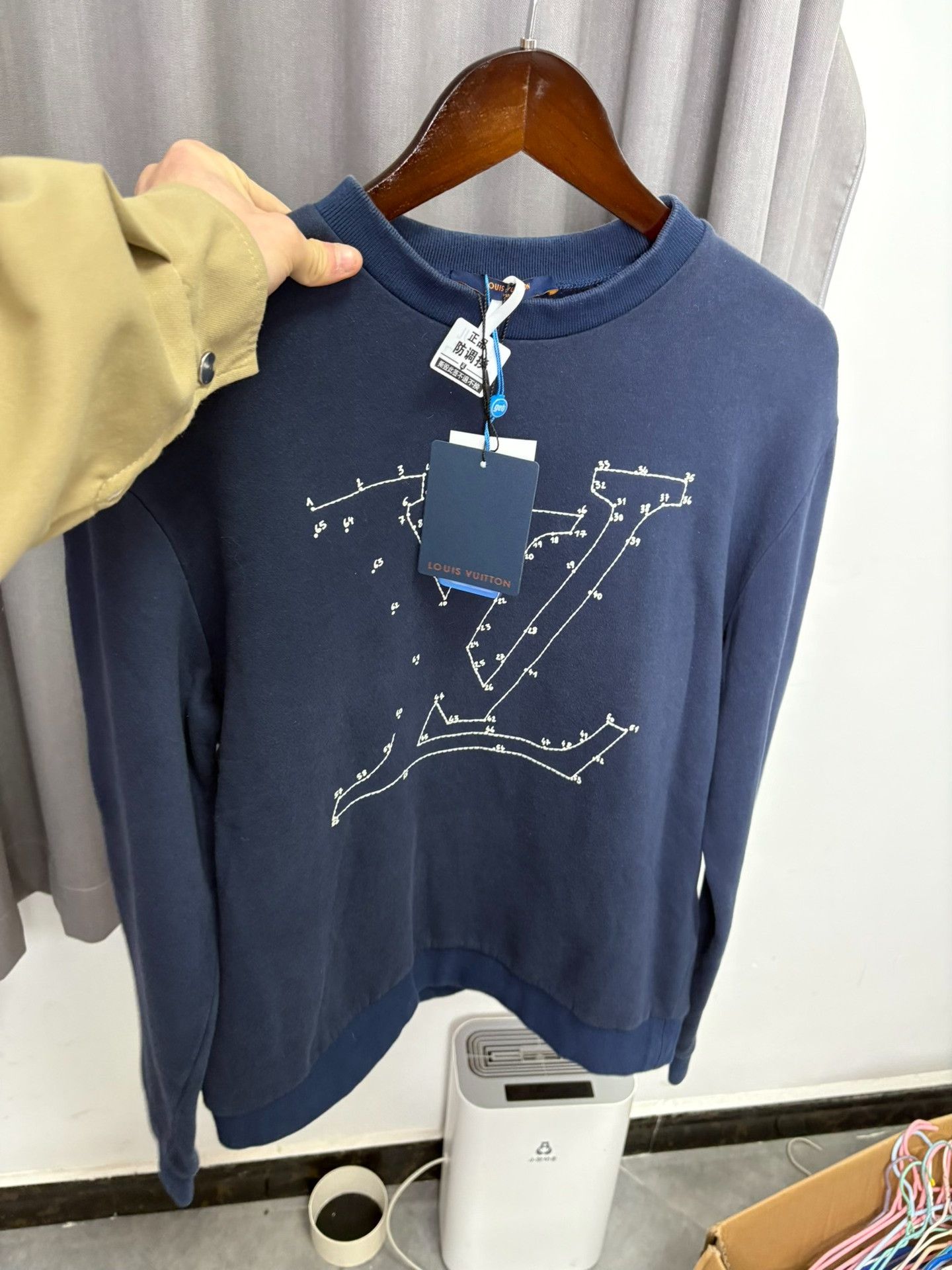 Louis Vuitton Louis Vuitton Embroidered Hoodie S Men Size US S / EU 44-46 / 1 - 7 Thumbnail