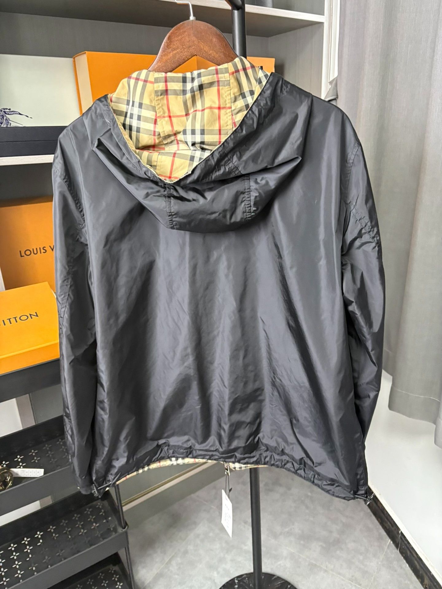 Burberry Burberry Black Light Jacket L Men Size US L / EU 52-54 / 3 - 3 Thumbnail
