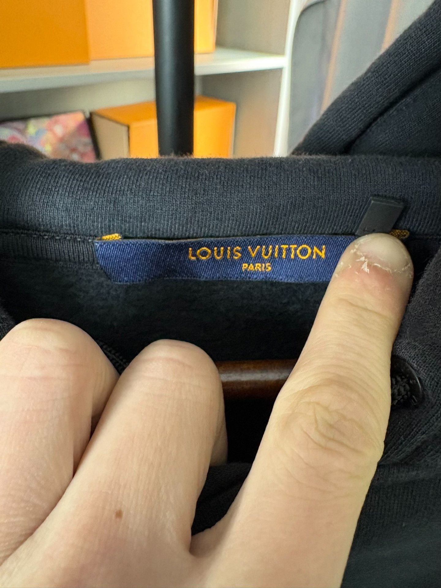 Louis Vuitton Louis Vuitton Black Hoodie M Men Size US M / EU 48-50 / 2 - 2 Thumbnail