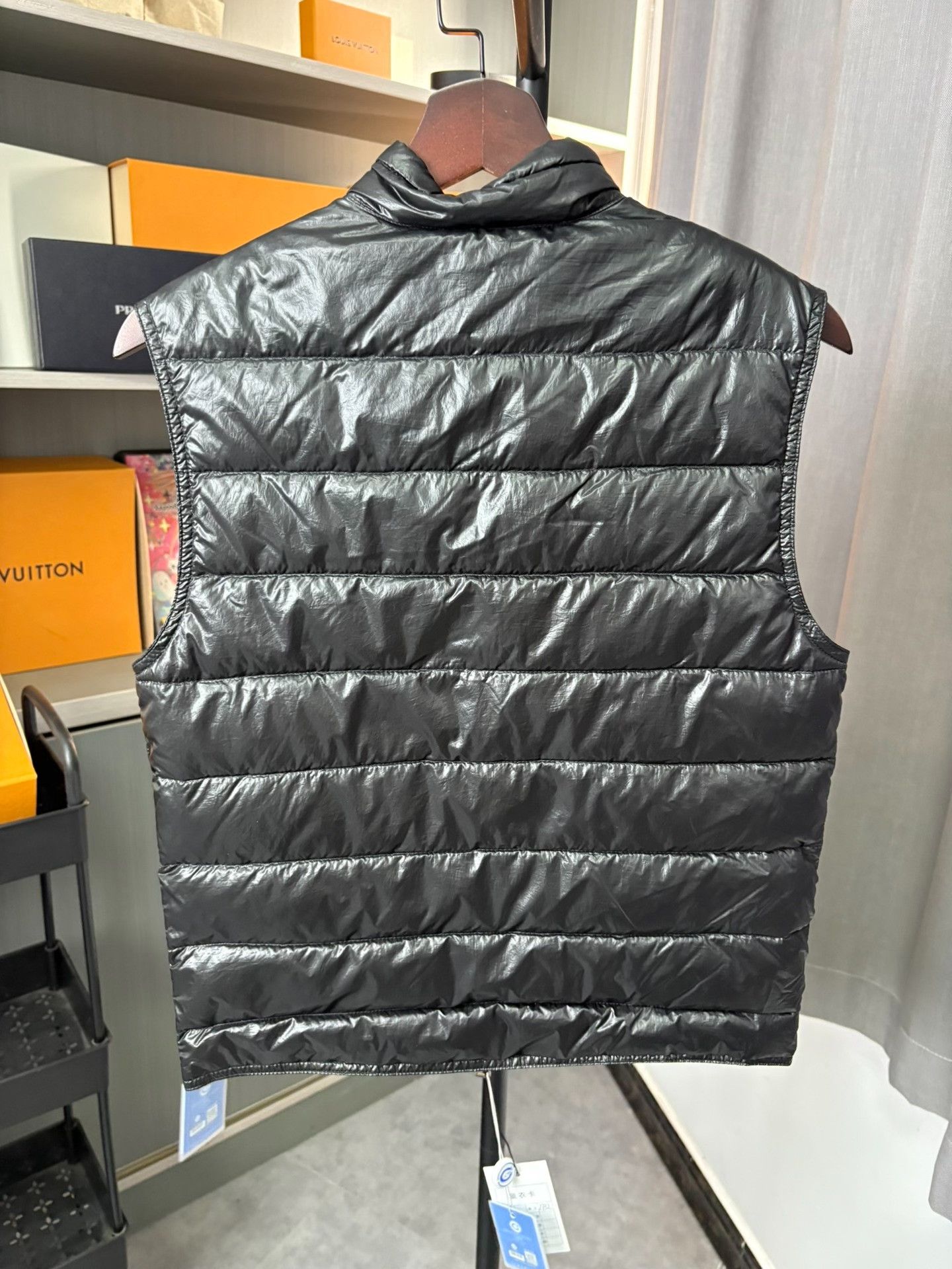 Moncler Moncler Down Black Vest L Men Size US L / EU 52-54 / 3 - 3 Thumbnail