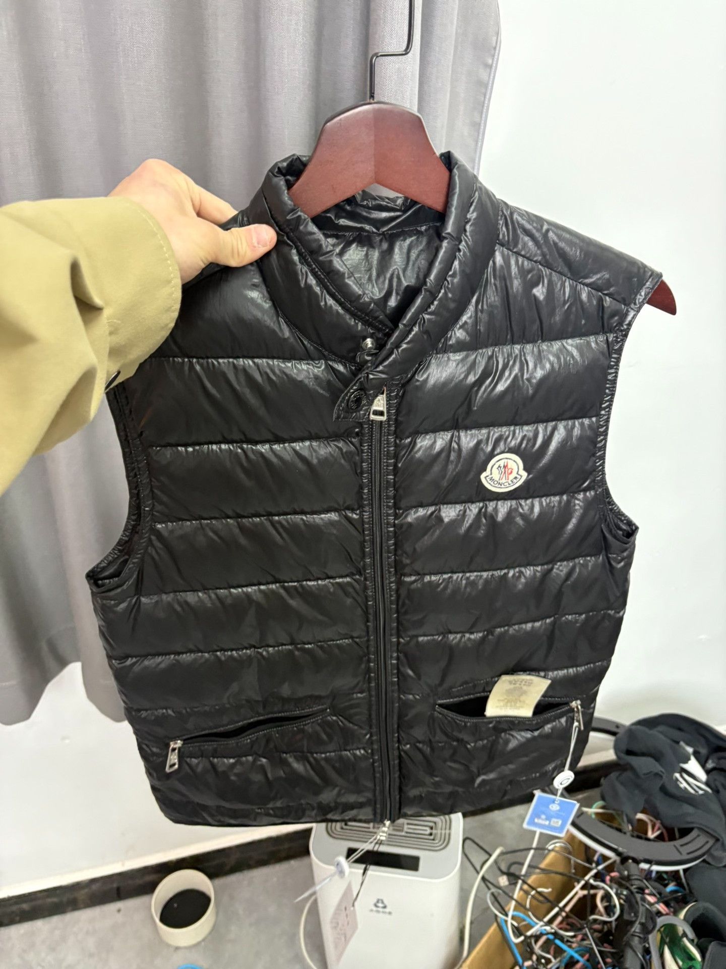 Moncler Moncler Down Black Vest L Men Size US L / EU 52-54 / 3 - 7 Thumbnail