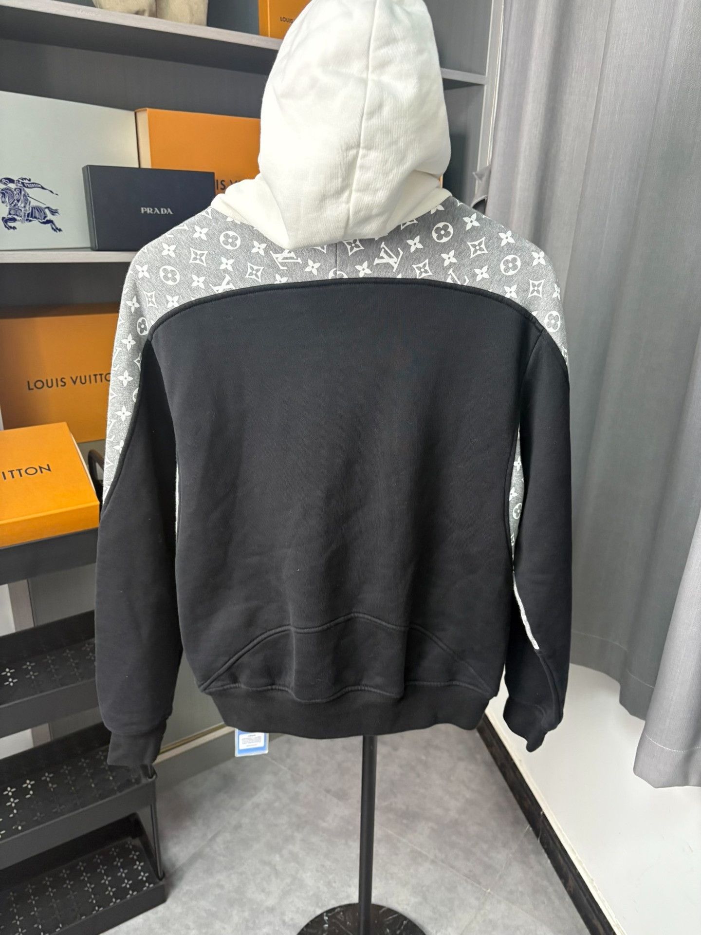 Louis Vuitton Louis Vuitton Multi Hoodie S Men Size US S / EU 44-46 / 1 - 3 Thumbnail