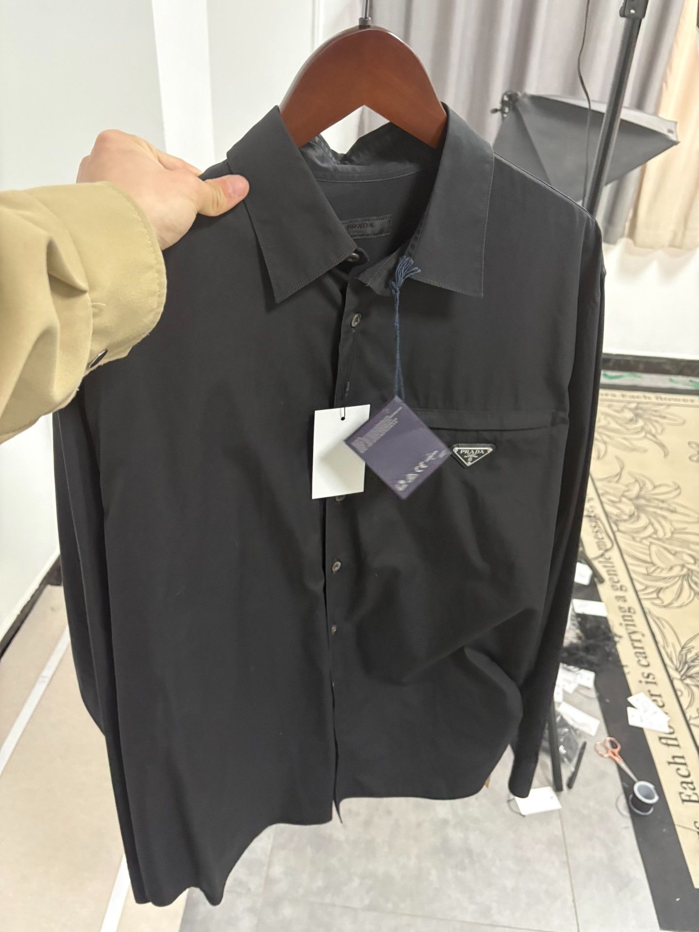 Prada Prada Black Shirt L Men Size US L / EU 52-54 / 3 - 7 Thumbnail