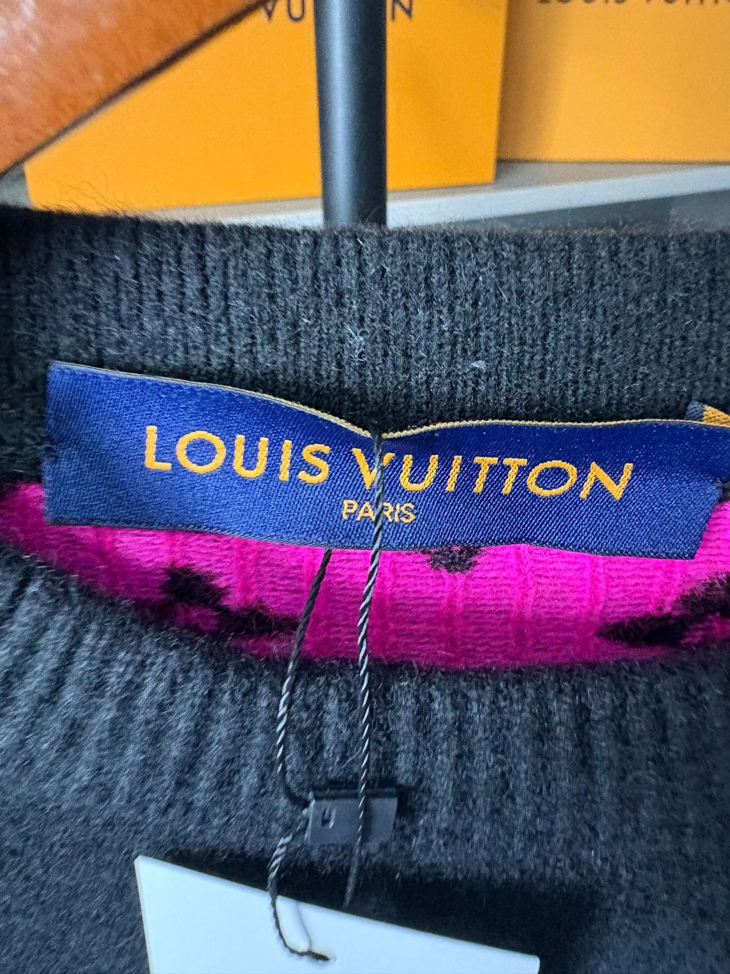 Louis Vuitton Louis Vuitton Retro Black Sweater M Men Size US M / EU 48-50 / 2 - 2 Thumbnail