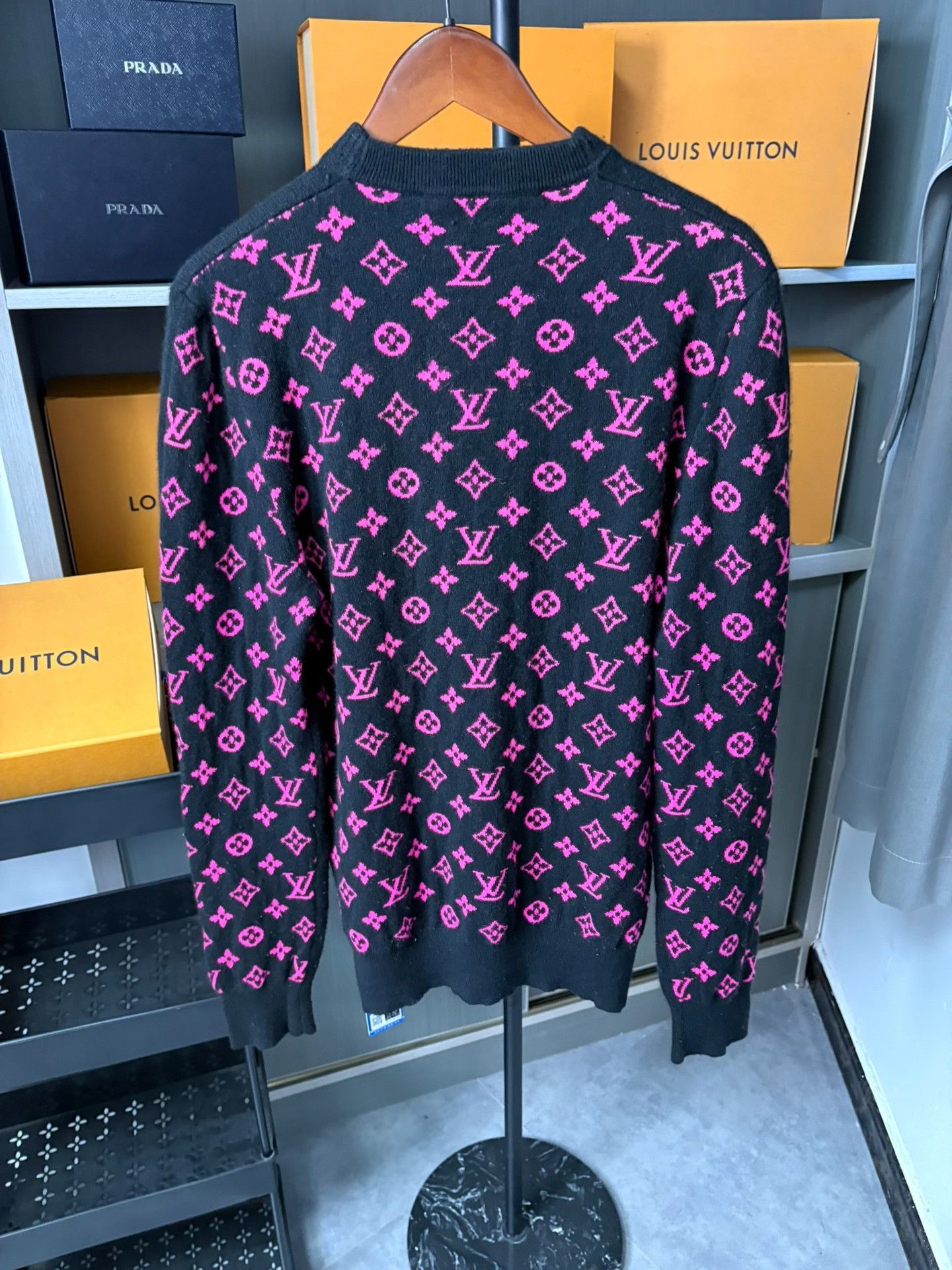 Louis Vuitton Louis Vuitton Retro Black Sweater M Men Size US M / EU 48-50 / 2 - 4 Thumbnail