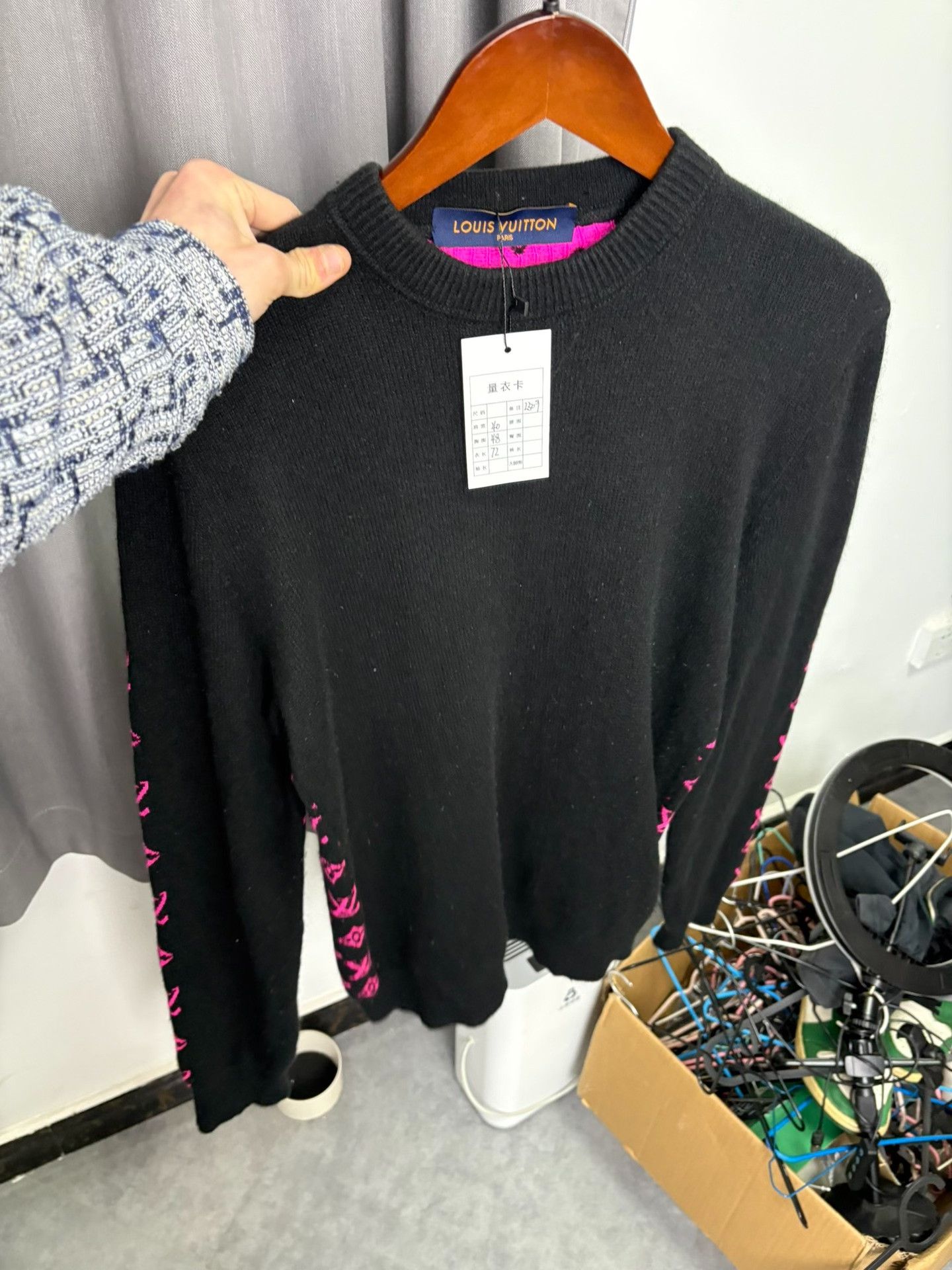 Louis Vuitton Louis Vuitton Retro Black Sweater M Men Size US M / EU 48-50 / 2 - 7 Thumbnail