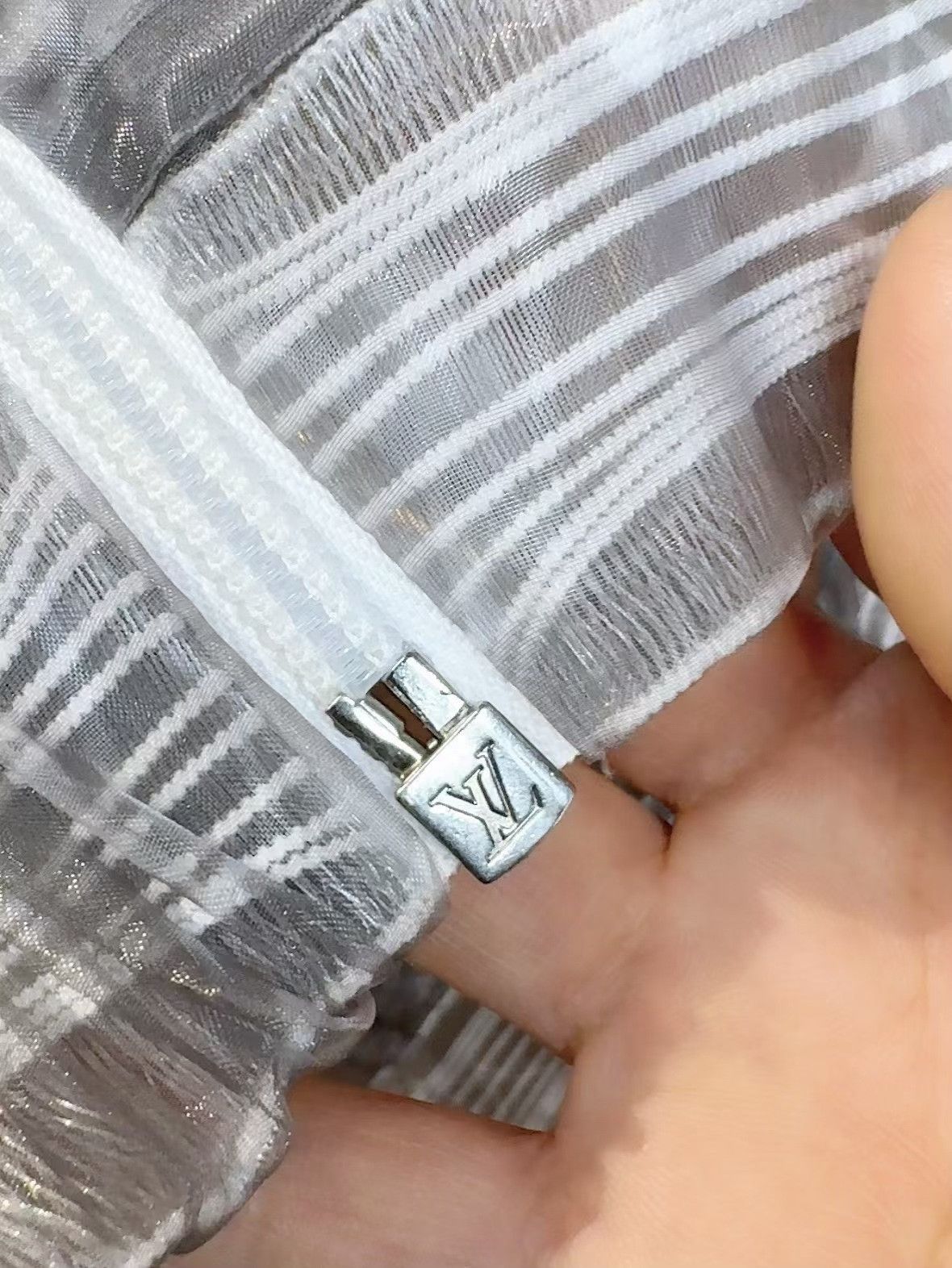 Louis Vuitton Louis Vuitton Letter Logo Stripe Zip Jacket Size US S / EU 44-46 / 1 - 6 Thumbnail