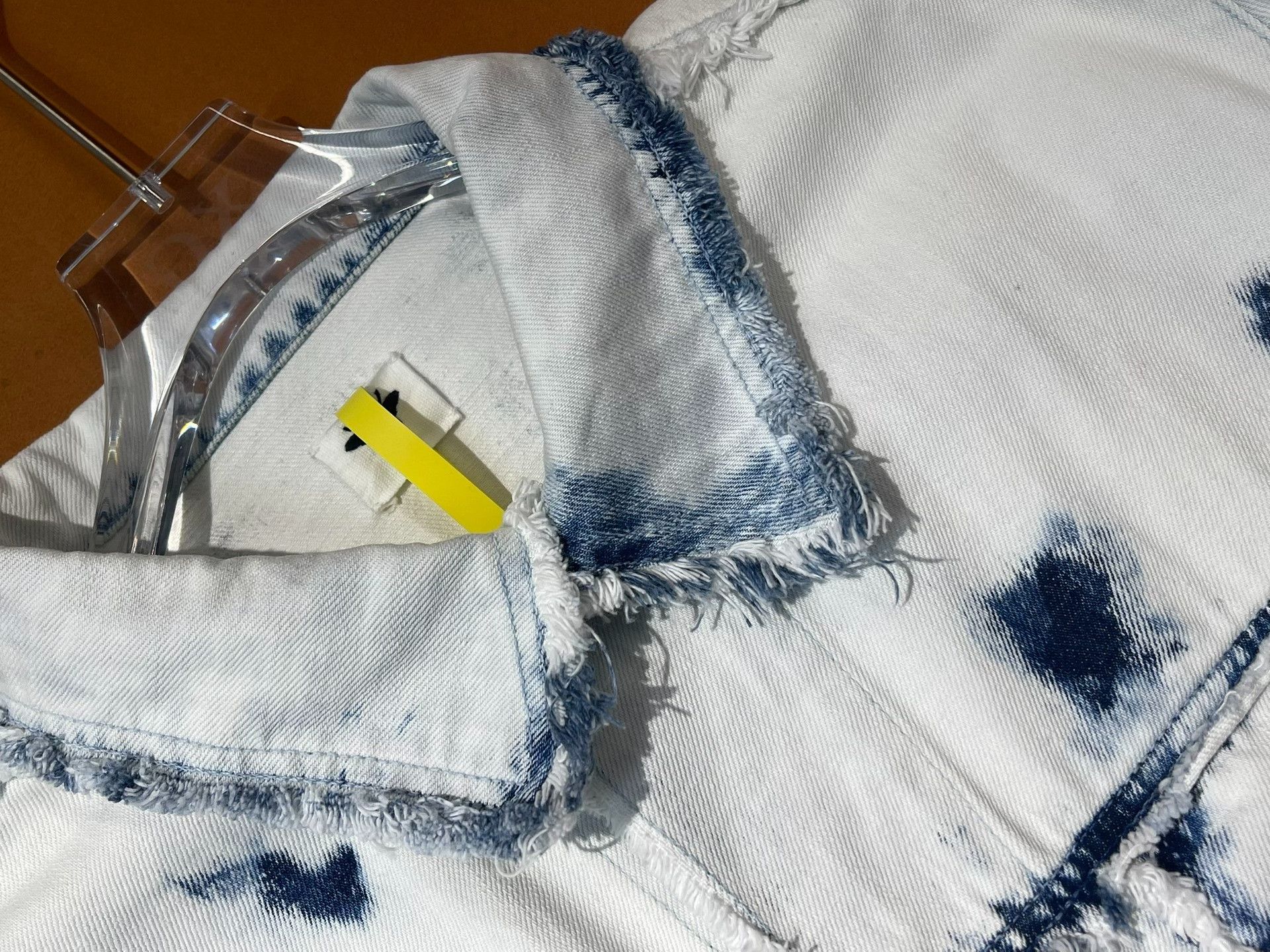 Dior DIOR Embroidered Bee Ice Dye Denim Jacket Size S / US 4 / IT 40 - 3 Thumbnail