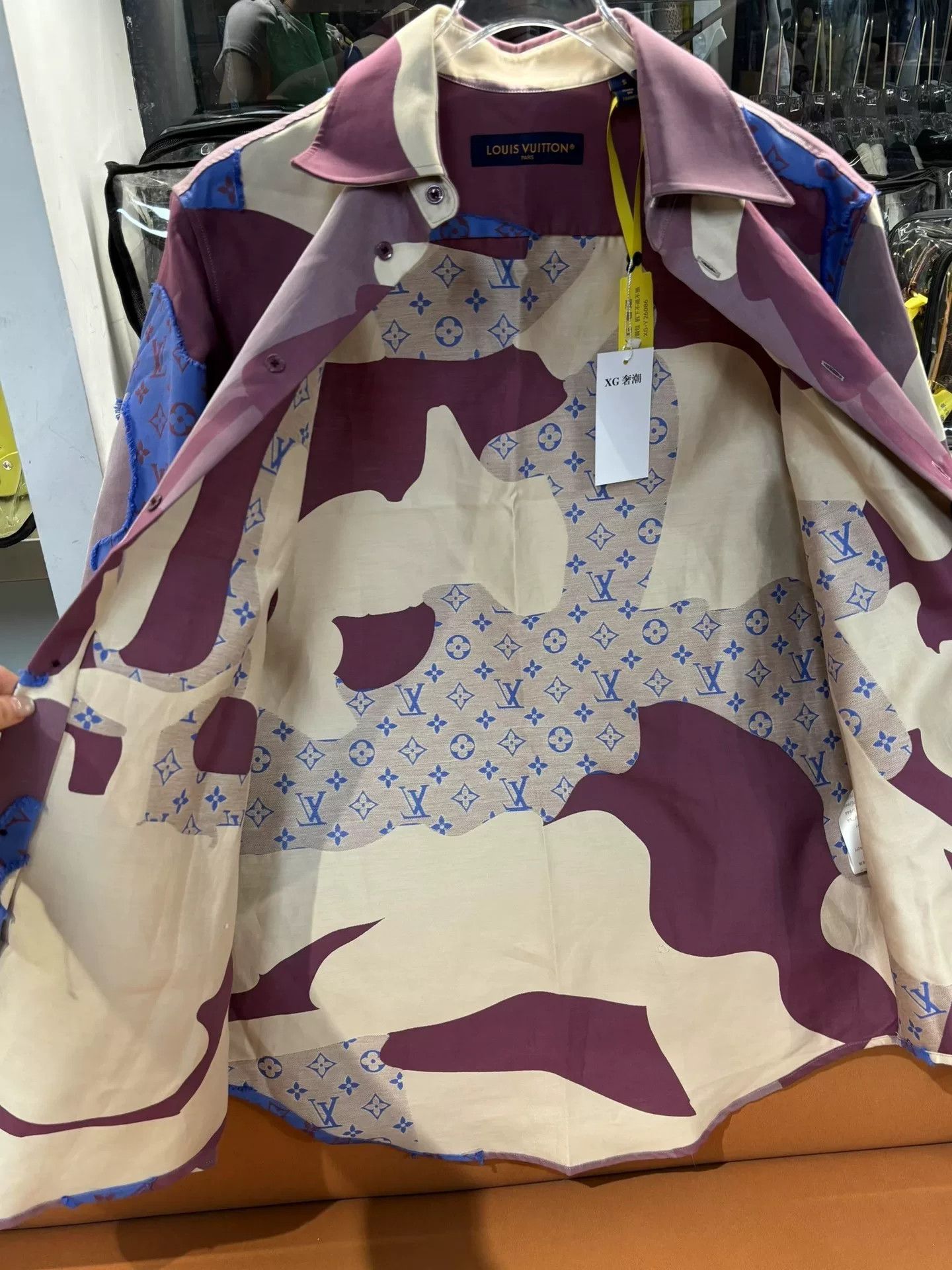 Louis Vuitton Louis Vuitton Printed Cotton Overshirt Size US S / EU 44-46 / 1 - 3 Thumbnail
