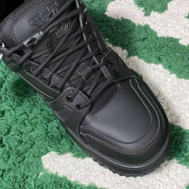 Louis Vuitton LV Trainer Maxi Crocodile Embossed Size US 7.5 / EU 40-41 - 7 Thumbnail