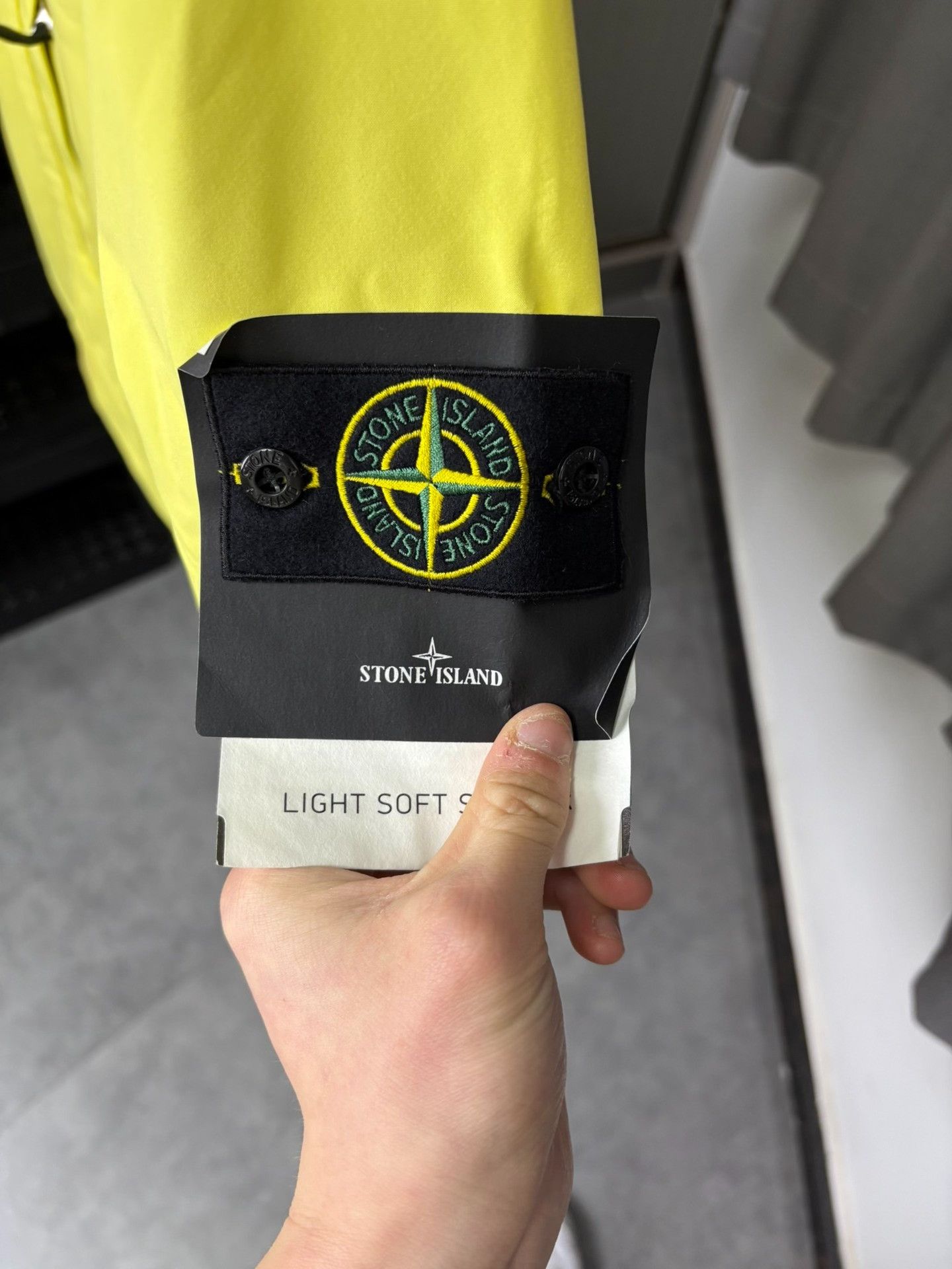 Stone Island Stone Island Glow Yellow Light Jacket XL Men Size US XL / EU 56 / 4 - 3 Thumbnail