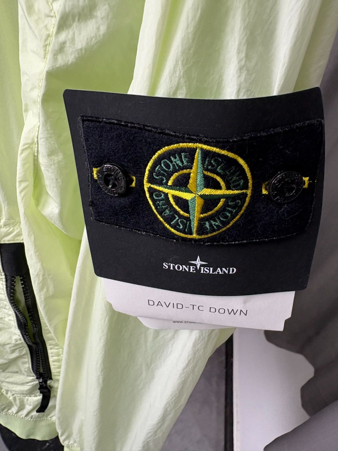 Stone Island Stone Island Glow Green Light Jacket L Men Size US L / EU 52-54 / 3 - 2 Thumbnail