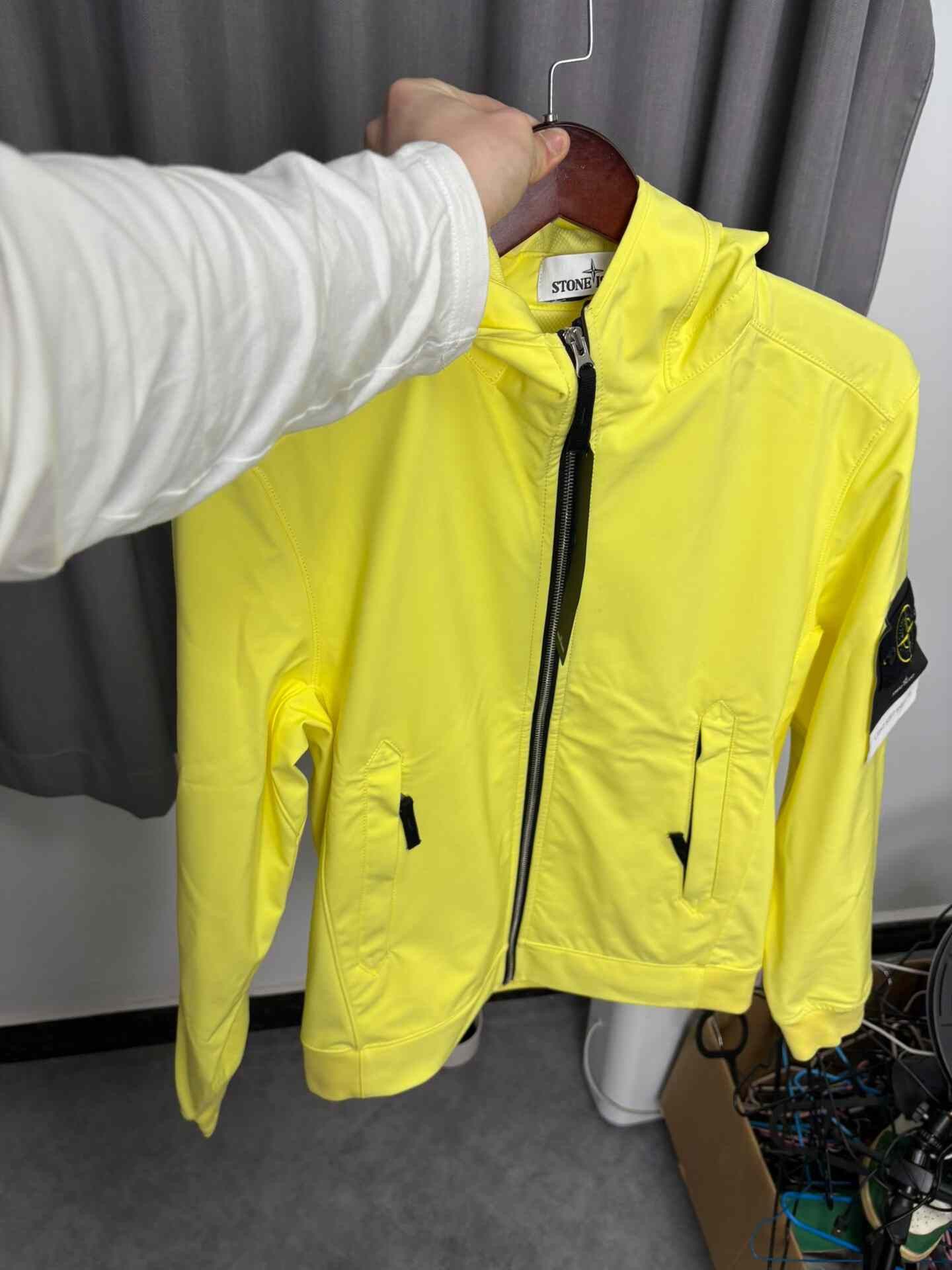 Stone Island Stone Island Glow Yellow Light Jacket S Men Size US S / EU 44-46 / 1 - 7 Thumbnail