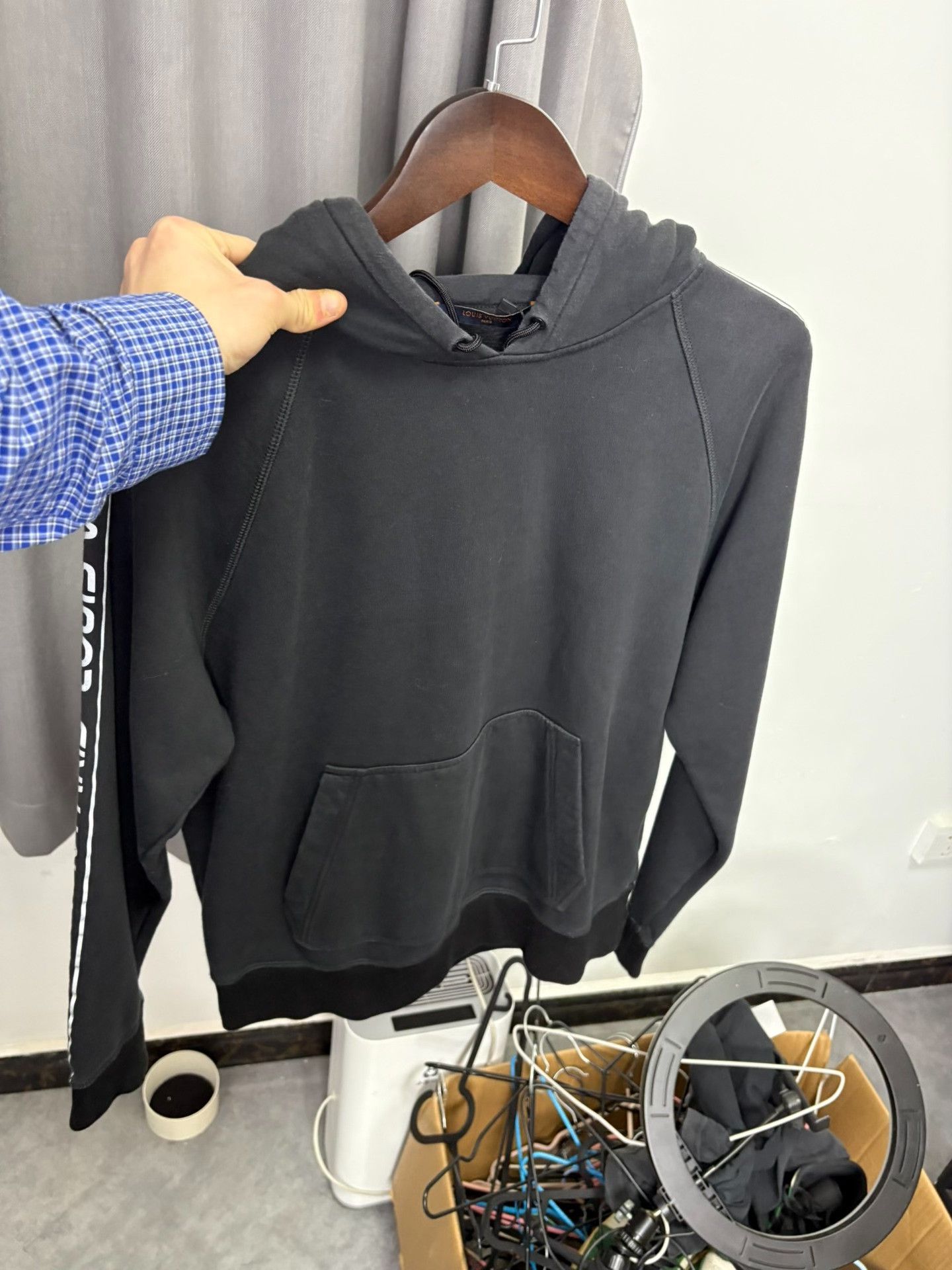 Louis Vuitton Louis Vuitton Retro Black Hoodie M Men Size US M / EU 48-50 / 2 - 5 Thumbnail