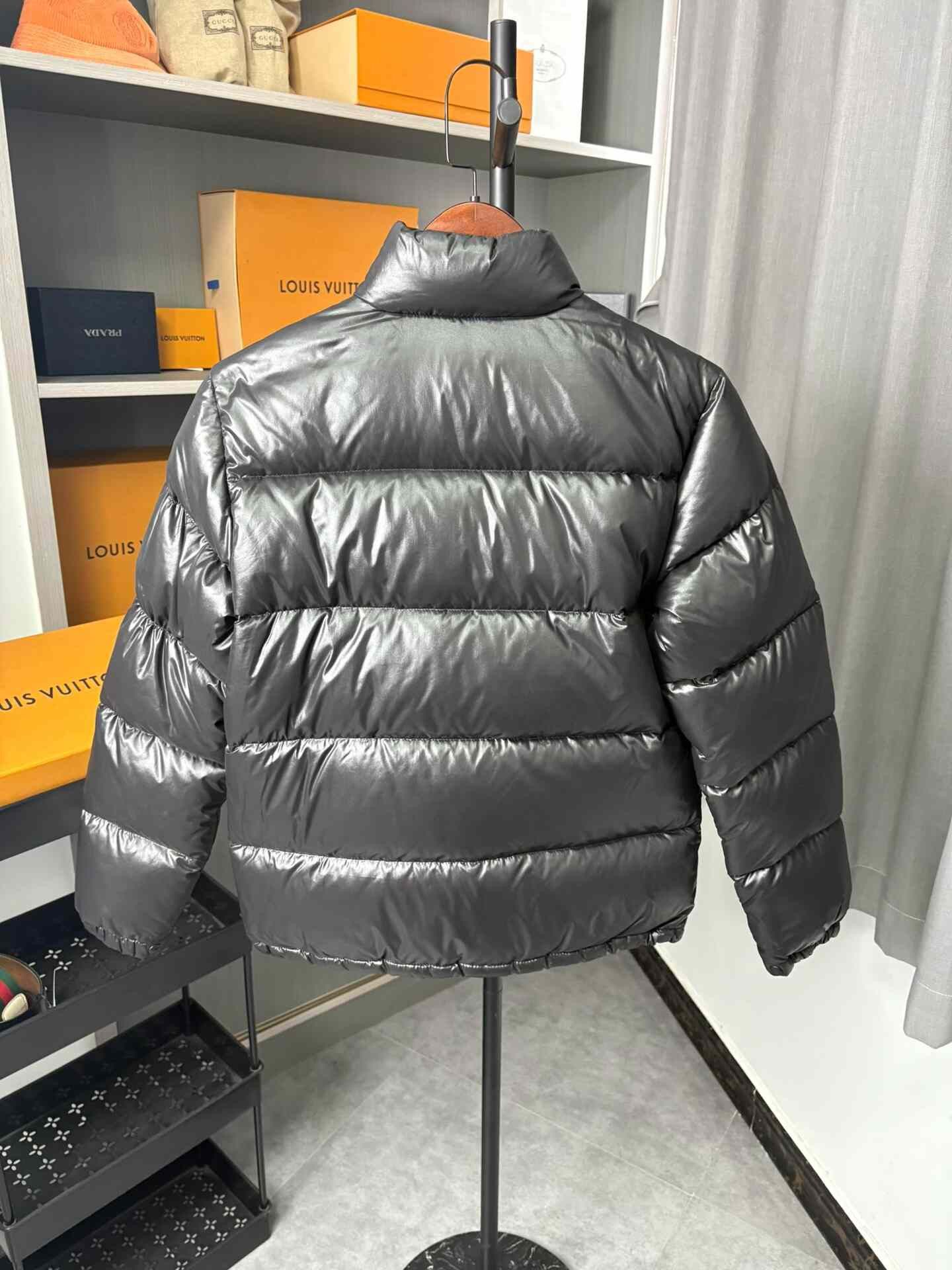 Moncler Moncler Down Black Heavy Coat L Men Size US L / EU 52-54 / 3 - 3 Thumbnail