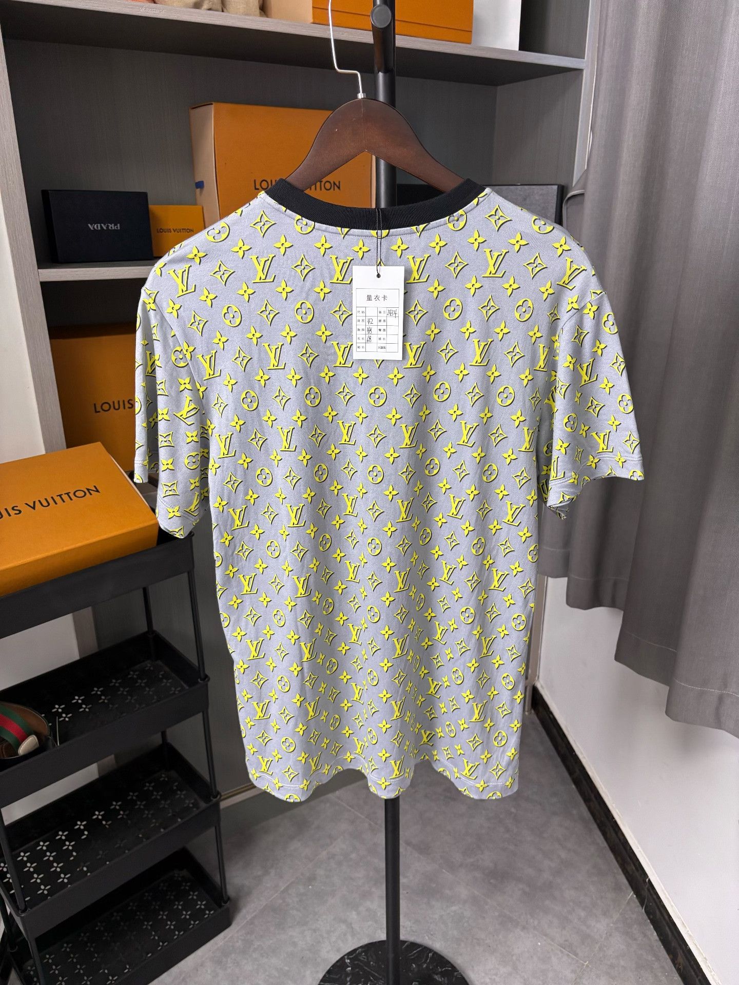 Louis Vuitton Louis Vuitton Retro Gray T-Shirt XL Men Size US XL / EU 56 / 4 - 3 Thumbnail