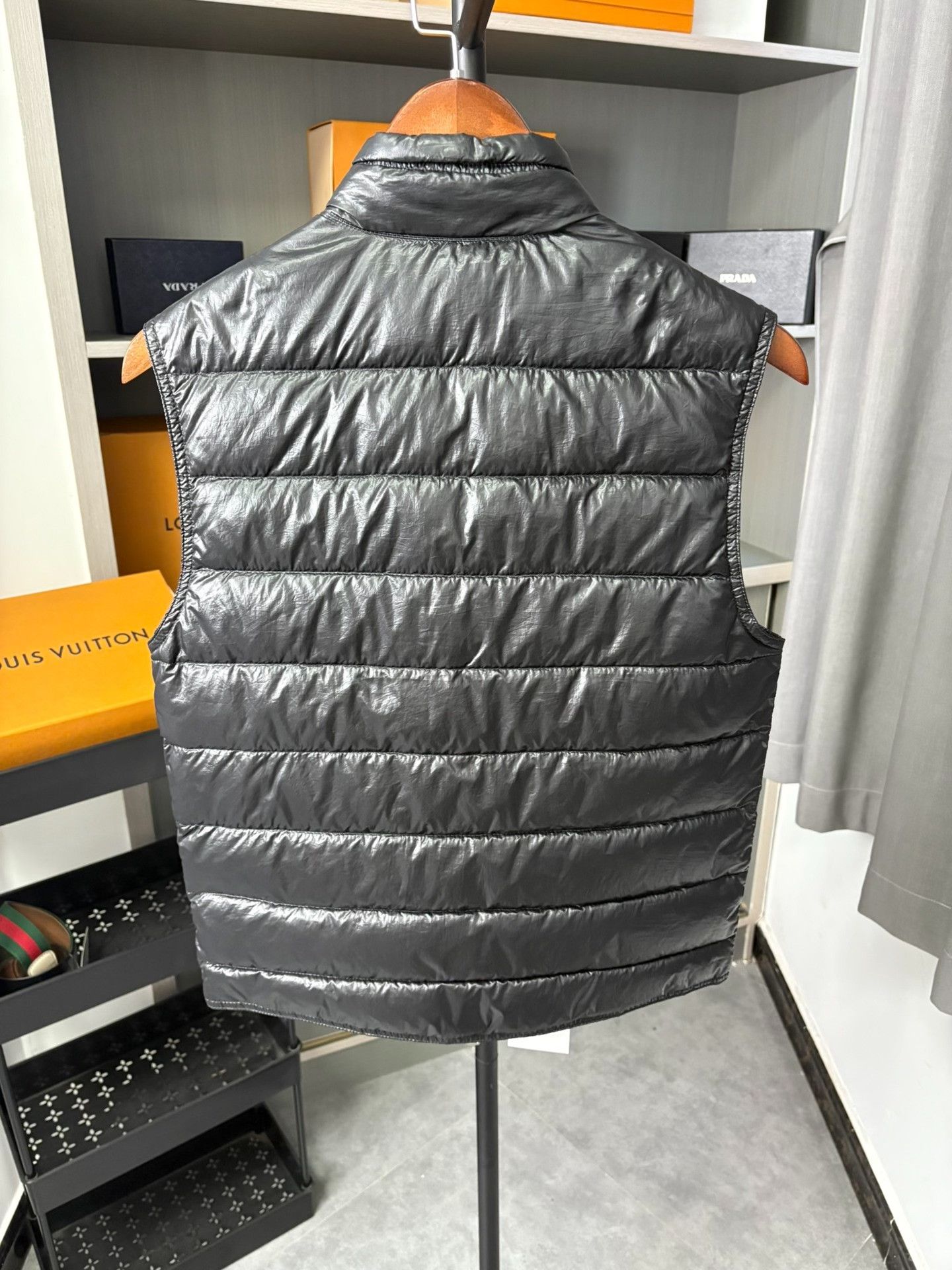 Moncler Moncler Down Black Tank Top XL Men Size US XL / EU 56 / 4 - 4 Thumbnail