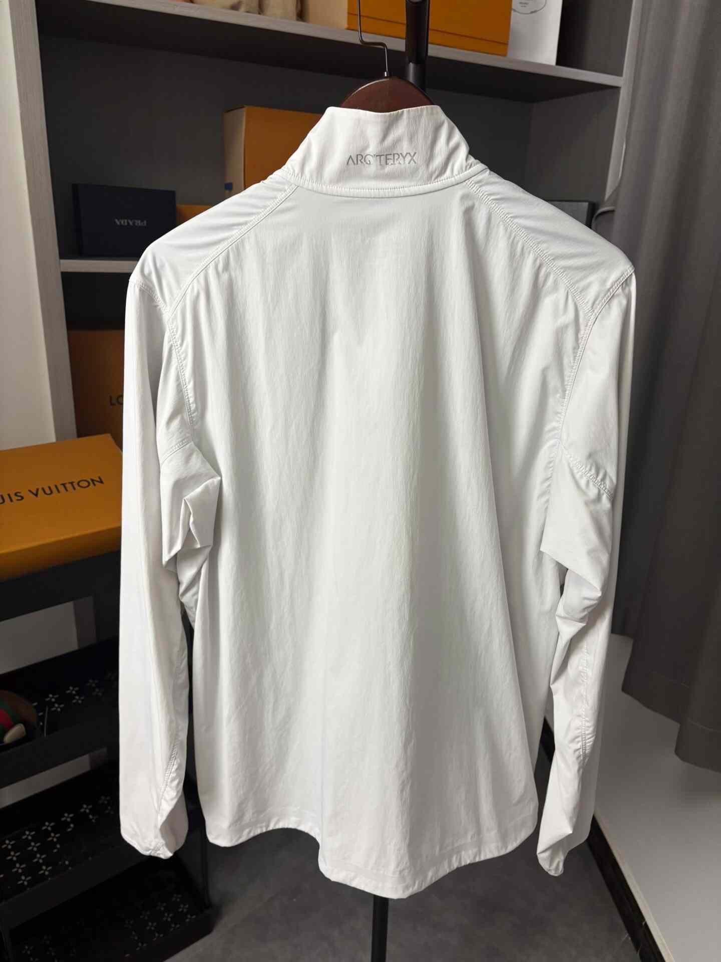 Arc'teryx Arc'teryx Cropped White Light Jacket M Men Size US M / EU 48-50 / 2 - 5 Thumbnail