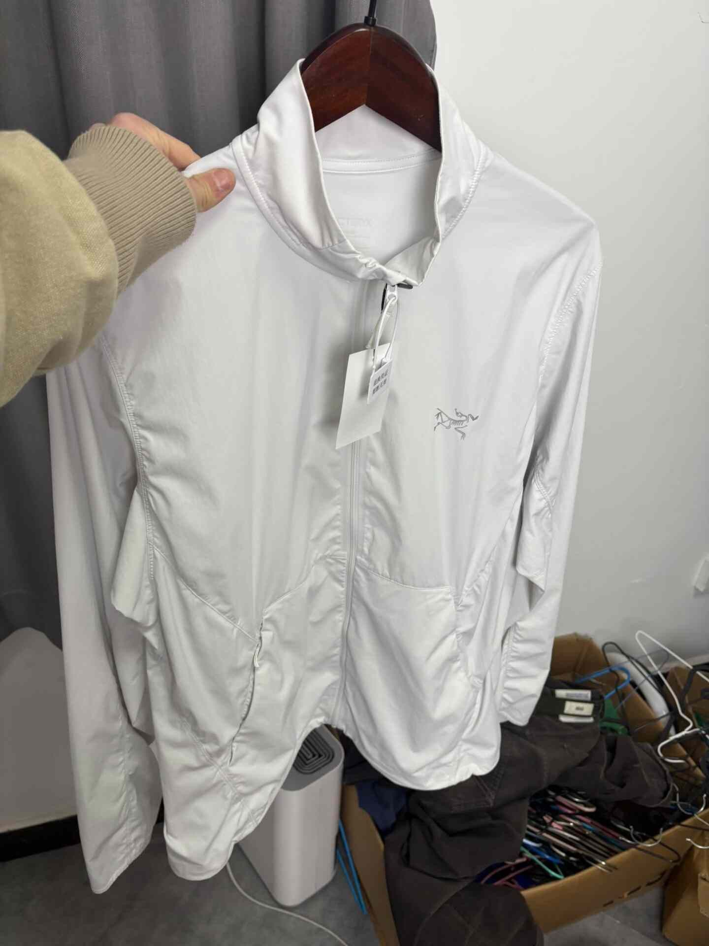 Arc'teryx Arc'teryx Cropped White Light Jacket M Men Size US M / EU 48-50 / 2 - 8 Thumbnail