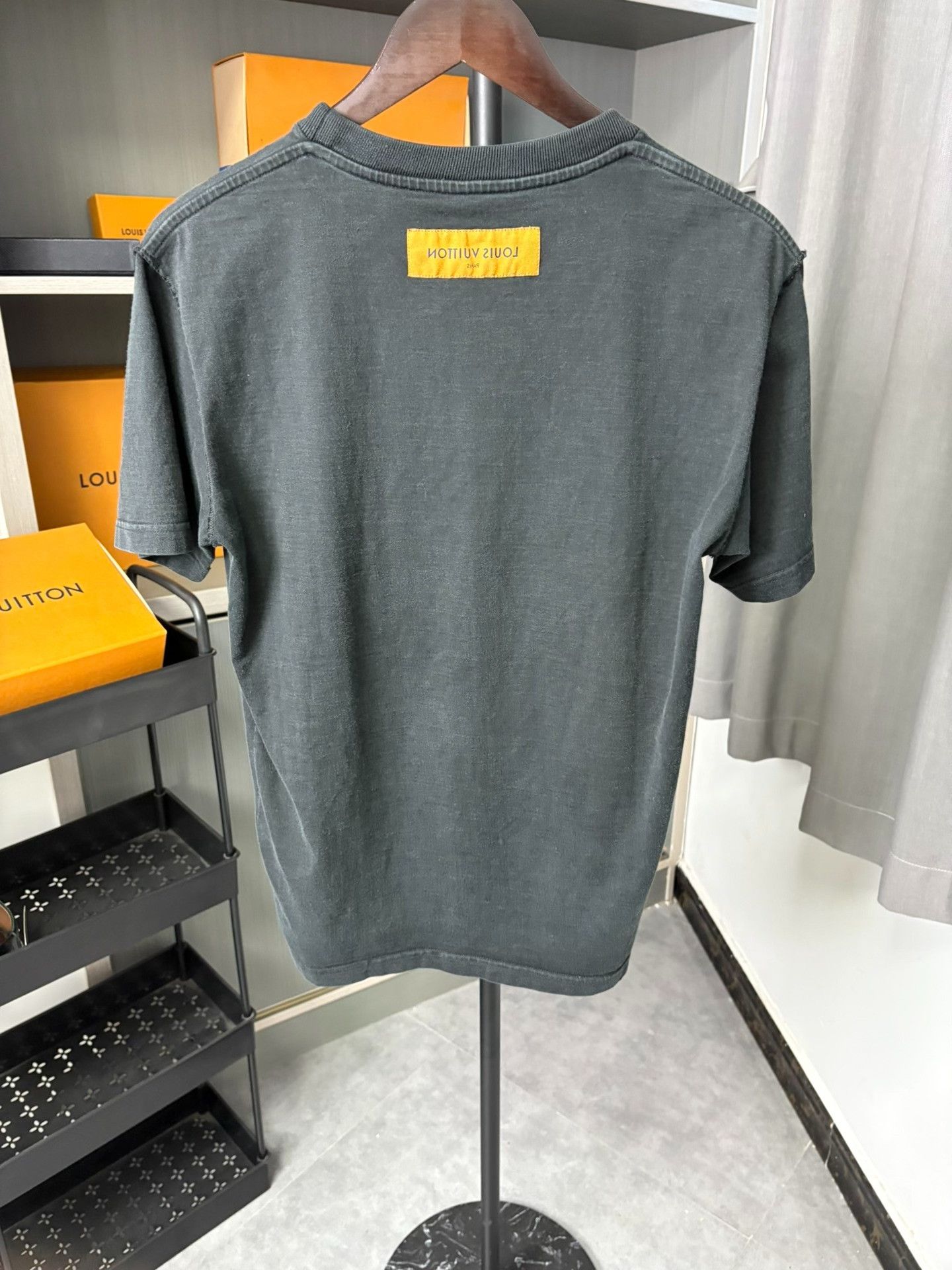 Louis Vuitton Louis Vuitton Retro T-Shirt M Men Size US M / EU 48-50 / 2 - 2 Thumbnail