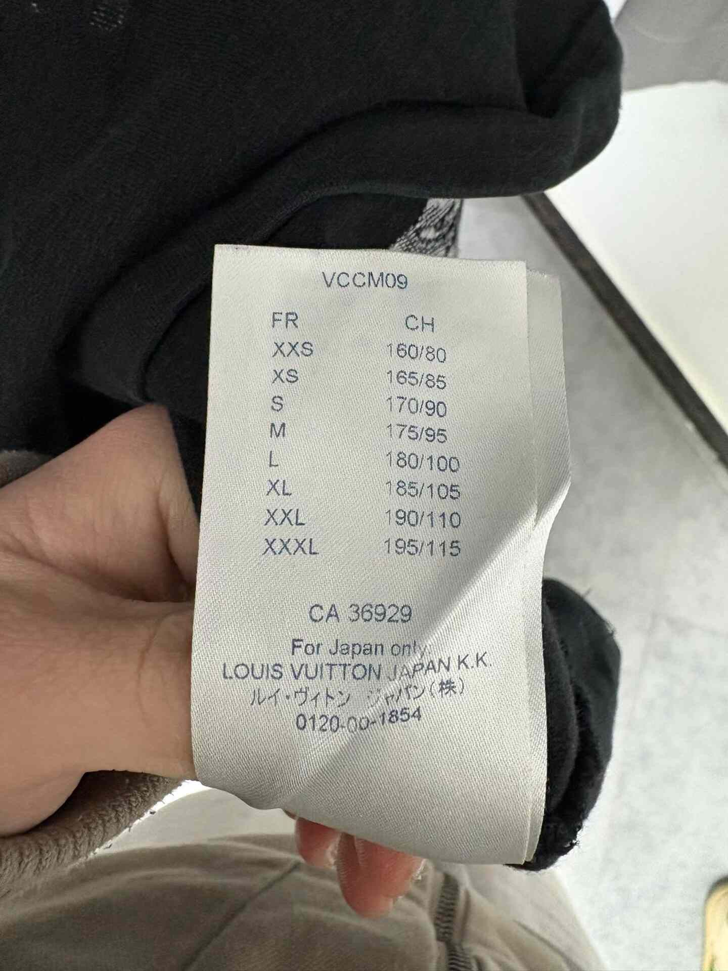 Louis Vuitton Louis Vuitton Retro T-Shirt M Men Size US M / EU 48-50 / 2 - 5 Thumbnail