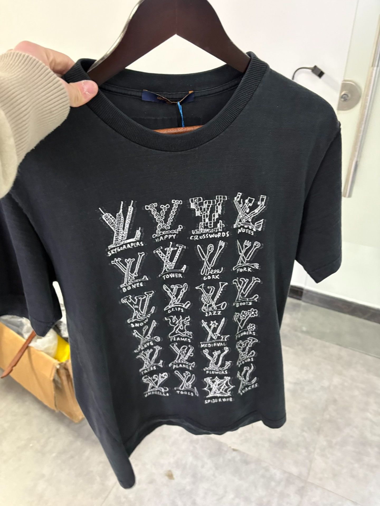Louis Vuitton Louis Vuitton Retro T-Shirt M Men Size US M / EU 48-50 / 2 - 6 Thumbnail