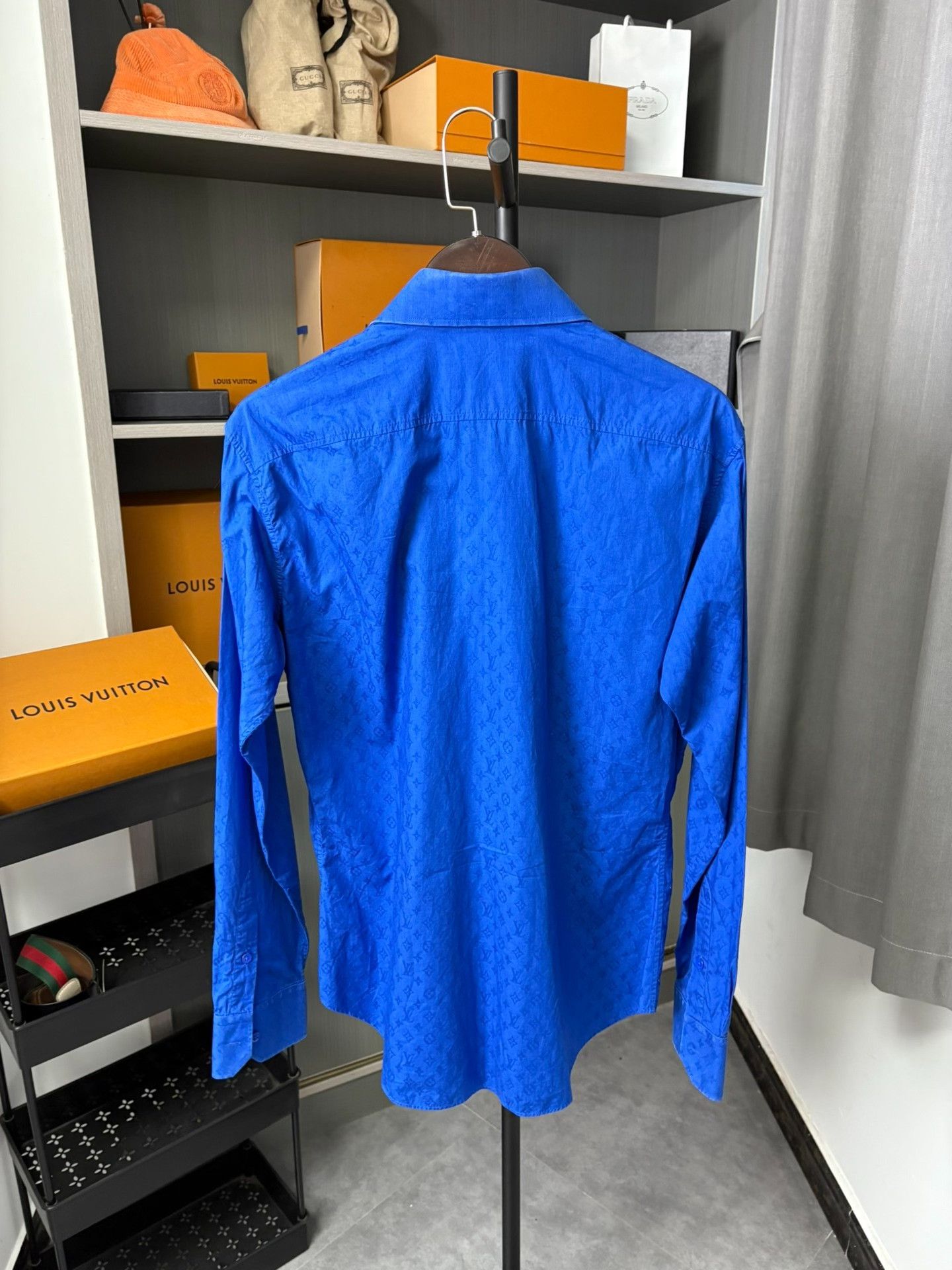 Louis Vuitton Louis Vuitton Blue Shirt L Men Size US L / EU 52-54 / 3 - 3 Thumbnail