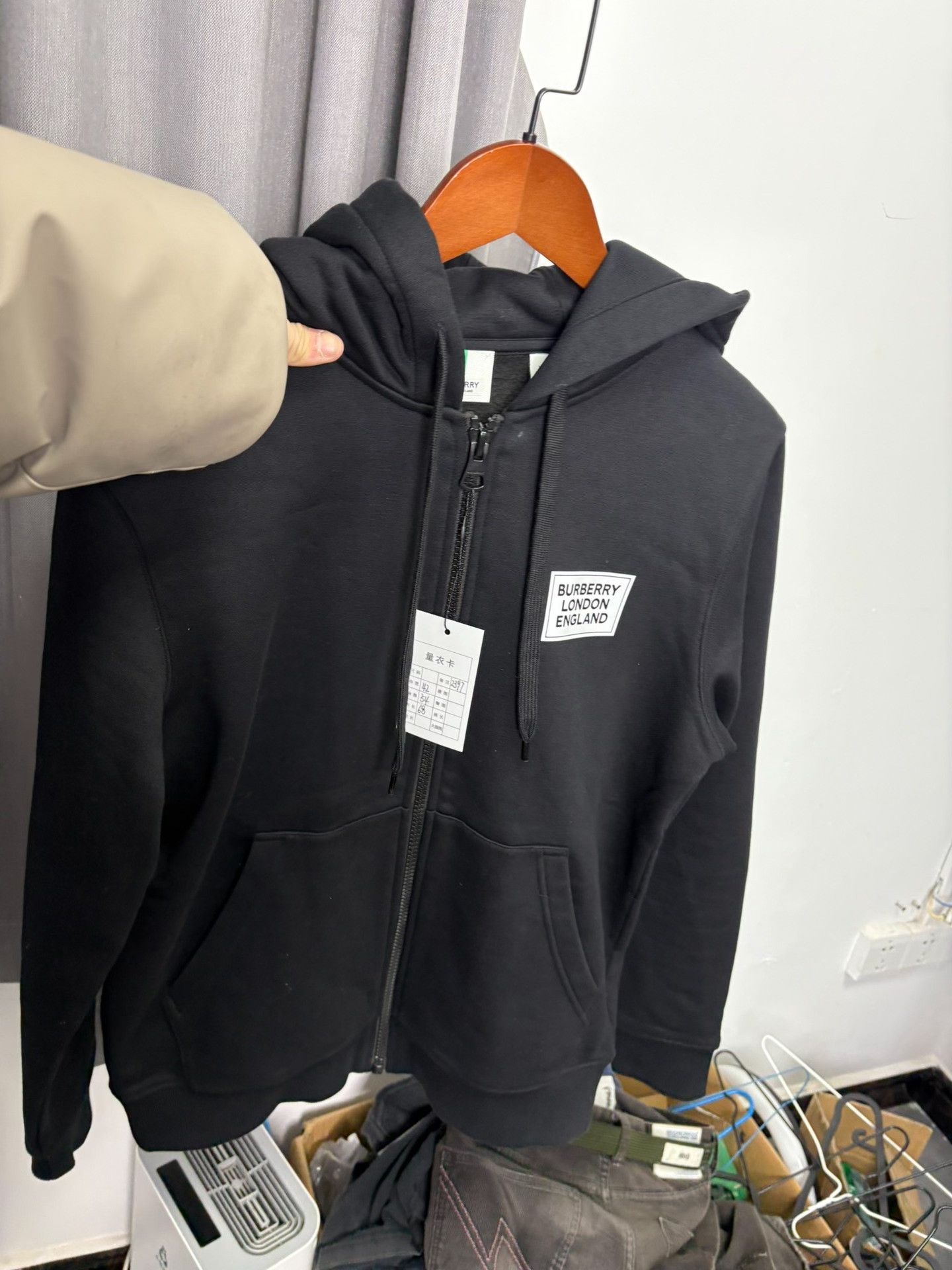 Burberry Burberry Black Hoodie XS Men Size US XS / EU 42 / 0 - 9 Thumbnail