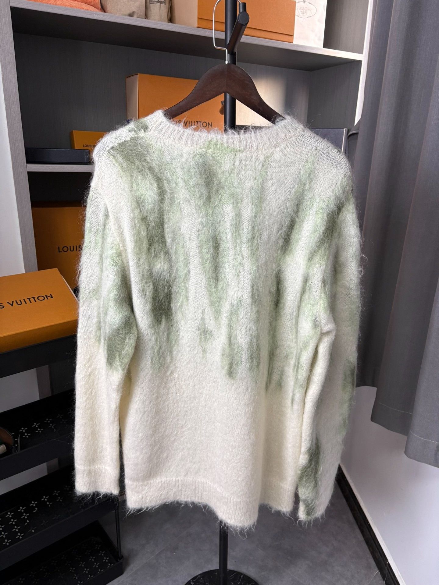 Louis Vuitton Louis Vuitton Green Sweater M Men Size US M / EU 48-50 / 2 - 4 Thumbnail