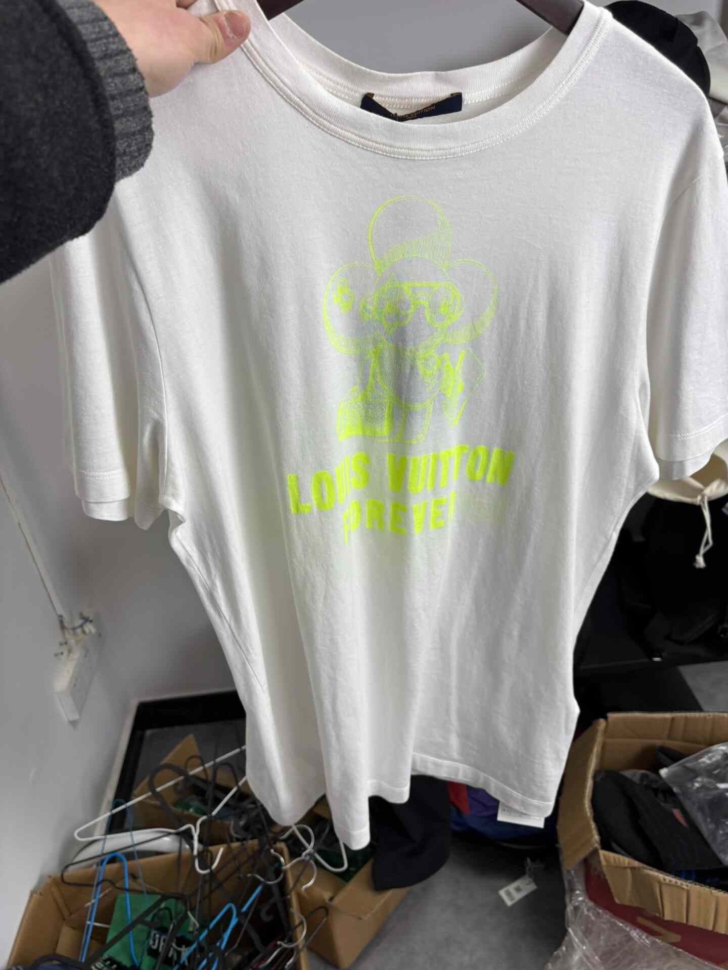 Louis Vuitton Louis Vuitton Green T-Shirt L Men Size US L / EU 52-54 / 3 - 6 Thumbnail