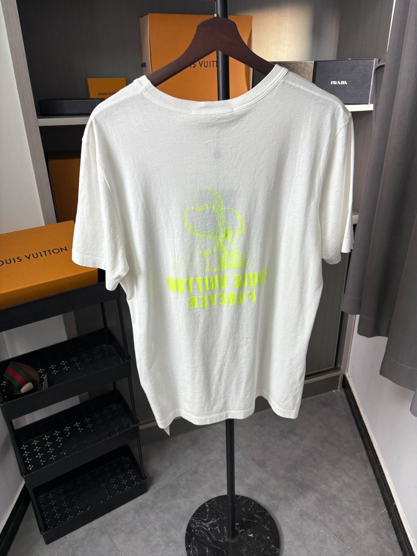 Louis Vuitton Louis Vuitton Green T-Shirt L Men Size US L / EU 52-54 / 3 - 3 Thumbnail