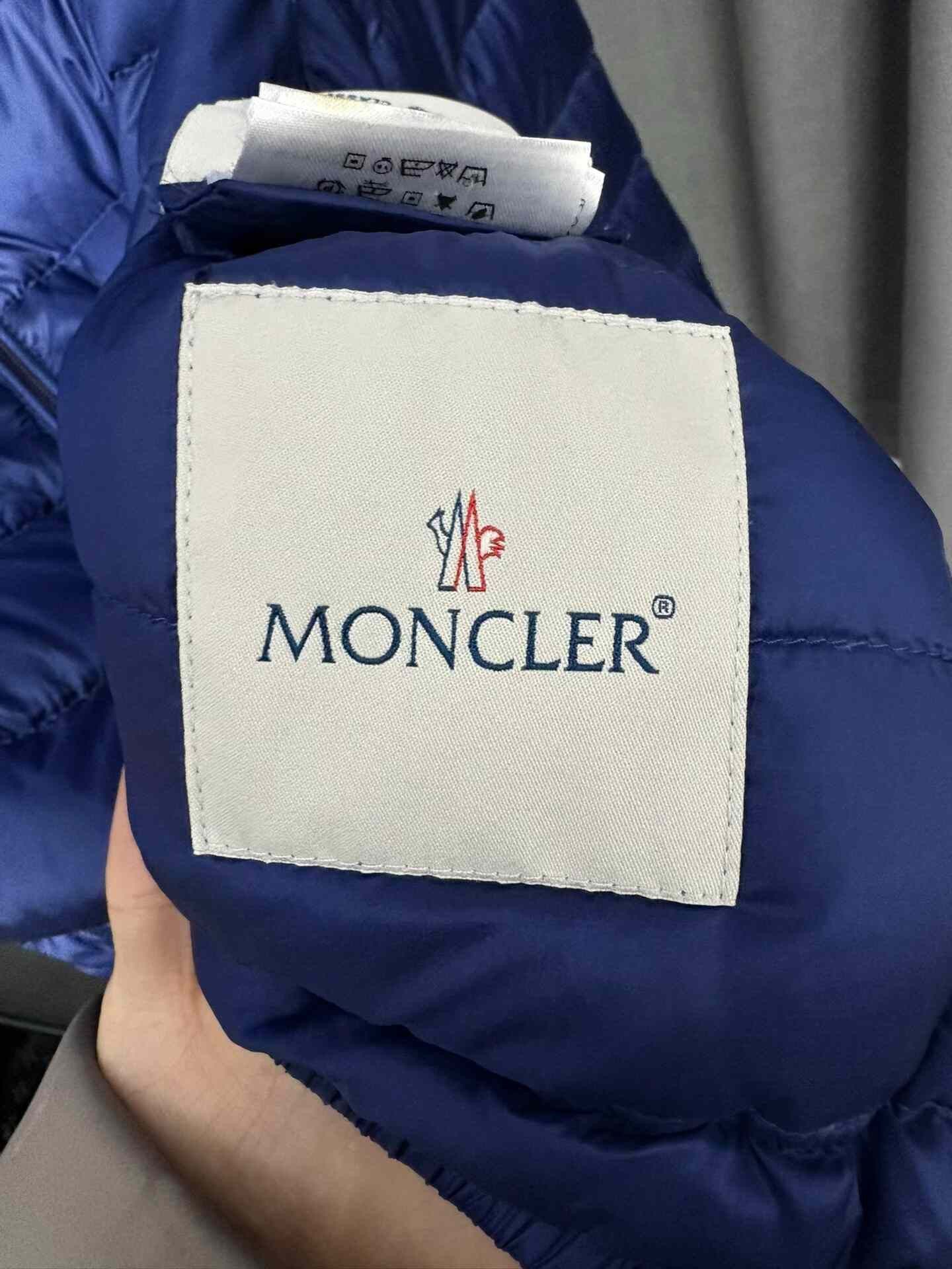 Moncler Moncler Down Blue Heavy Coat L Men Size US L / EU 52-54 / 3 - 6 Thumbnail