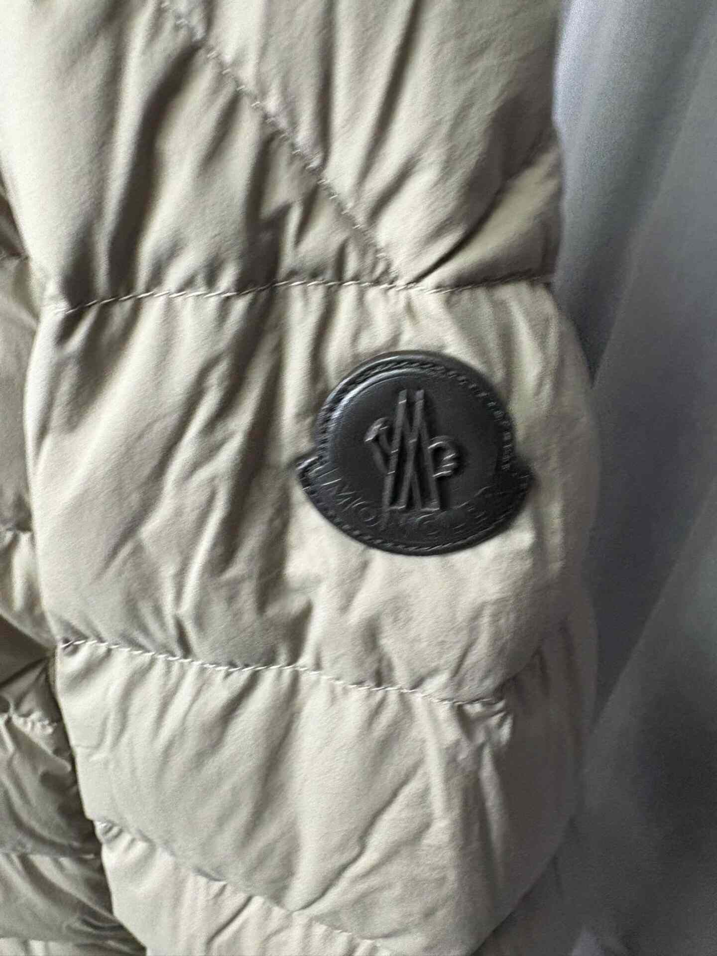 Moncler Moncler Down Beige Heavy Coat L Men Size US L / EU 52-54 / 3 - 2 Thumbnail