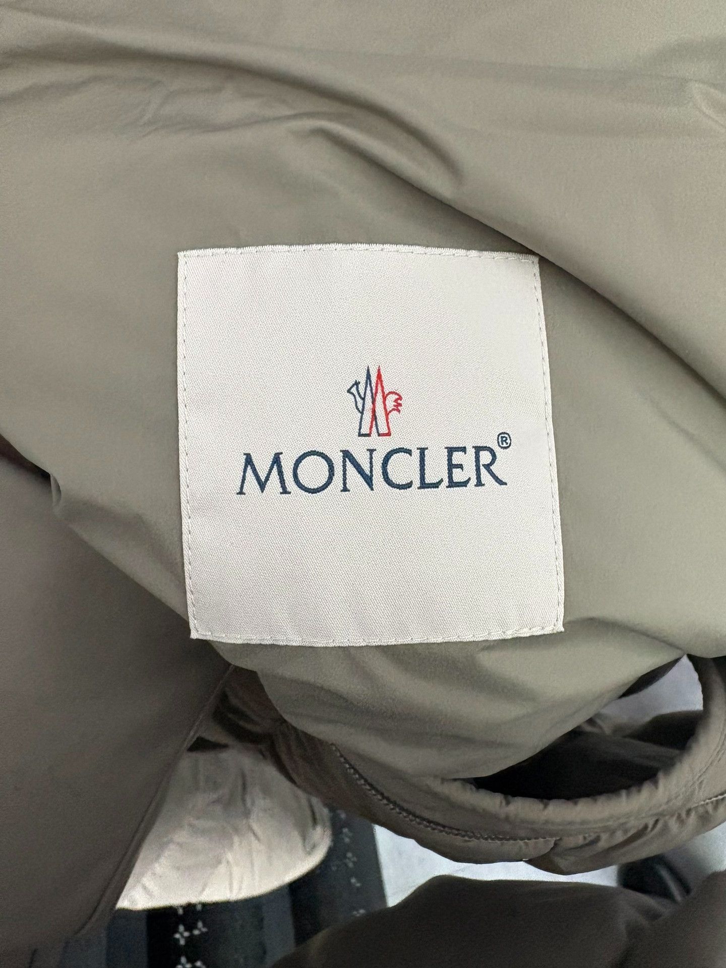 Moncler Moncler Down Beige Heavy Coat L Men Size US L / EU 52-54 / 3 - 7 Thumbnail