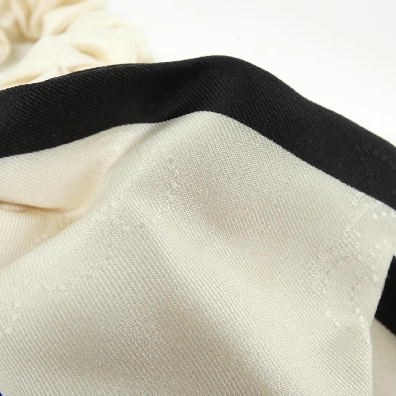 Chanel Chanel Chanel Silk Scrunchie Textile Other AA7530 DUTY FREE for USA Size ONE SIZE - 4 Thumbnail